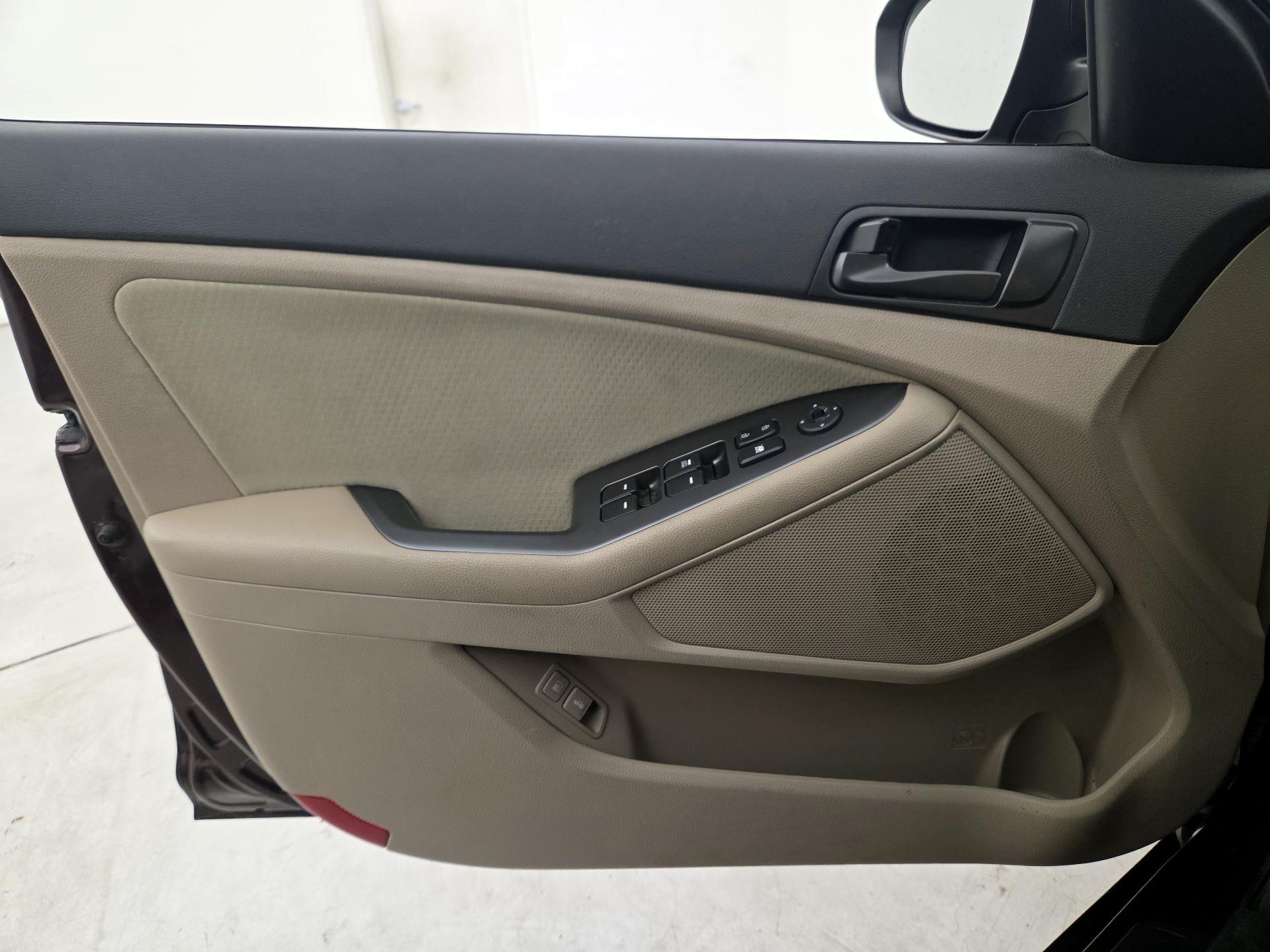 Thumbnail: 2015 Kia Optima - 12