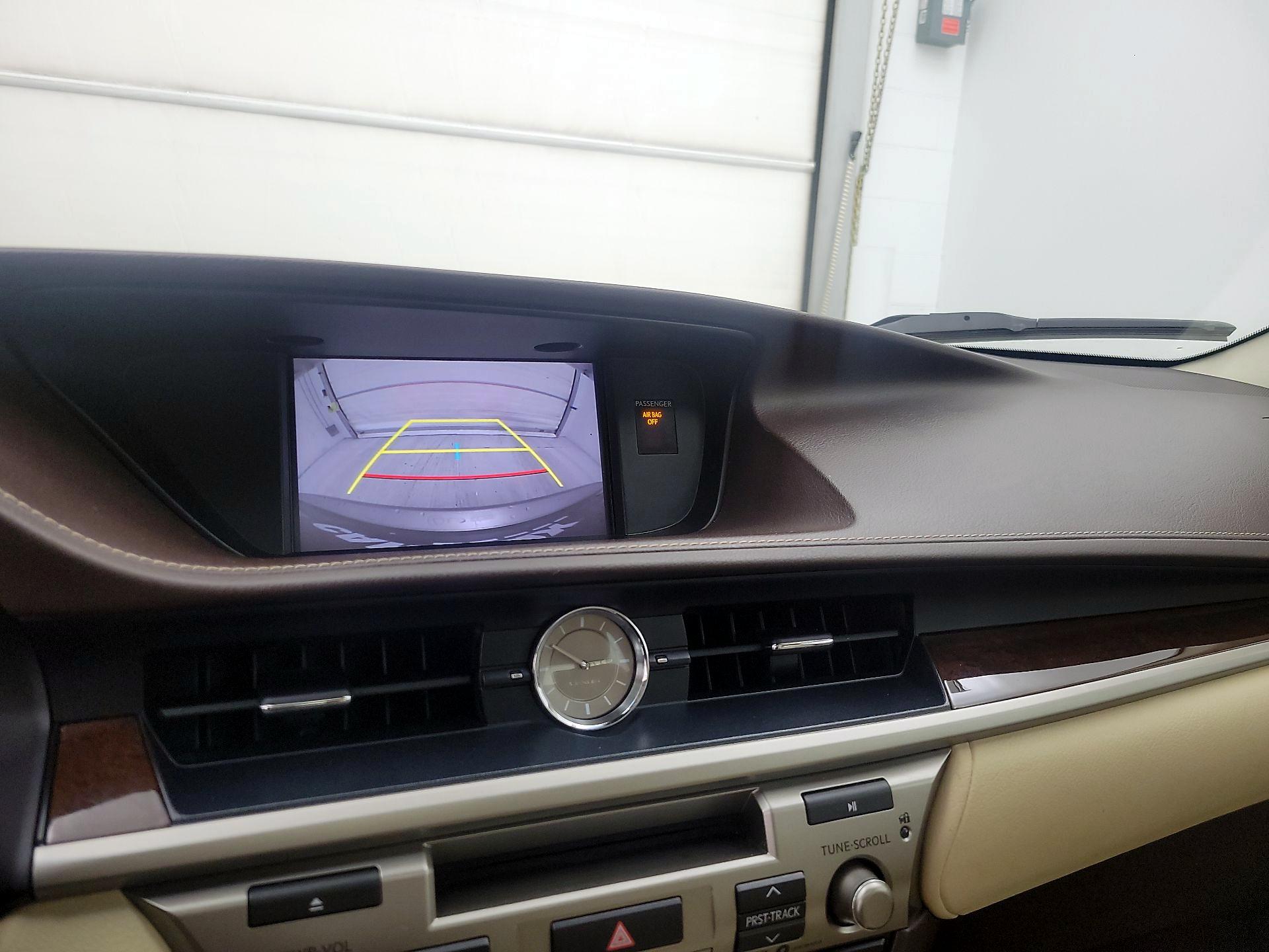 Thumbnail: 2018 Lexus ES - 14