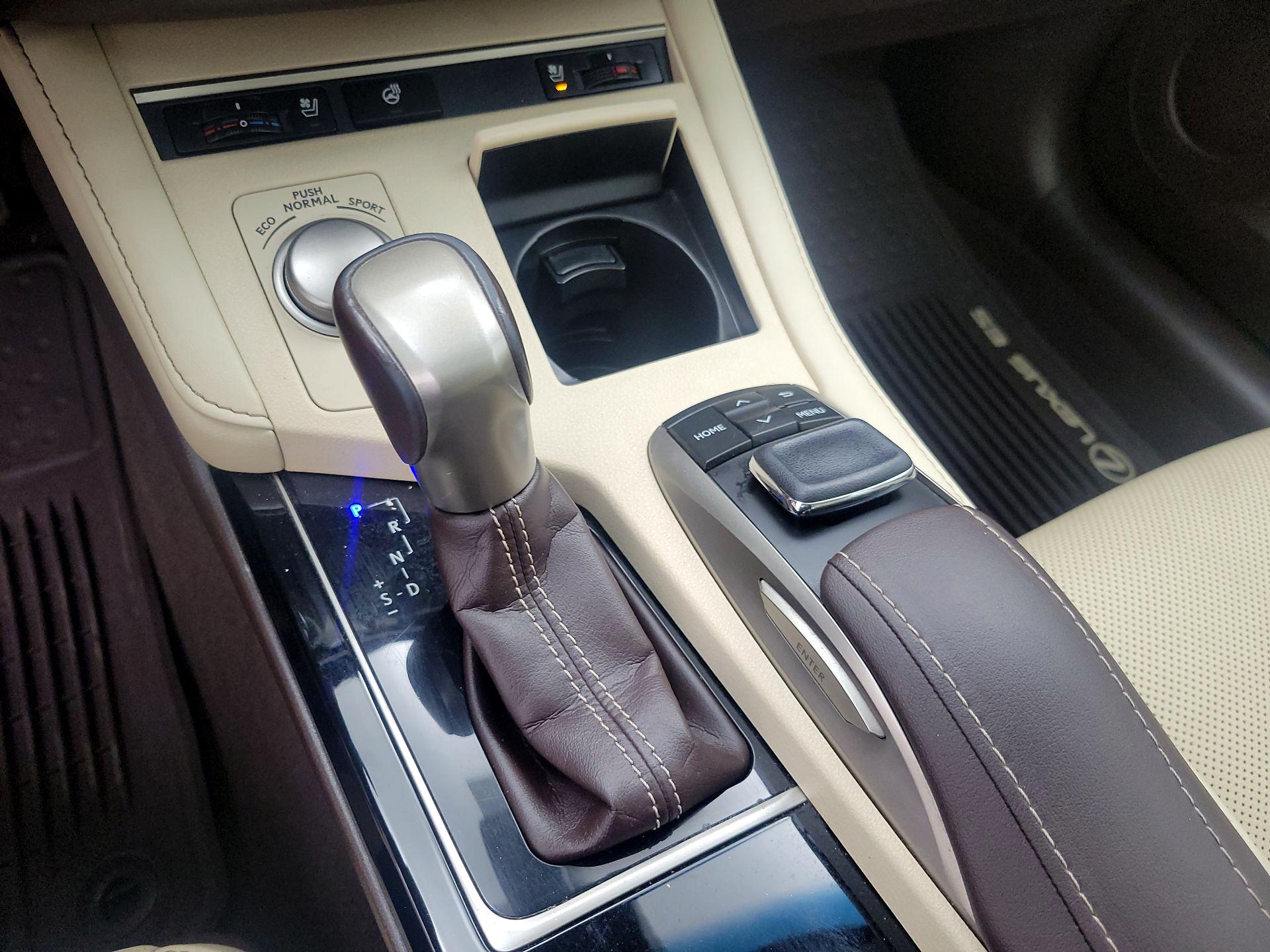 Thumbnail: 2018 Lexus ES - 17