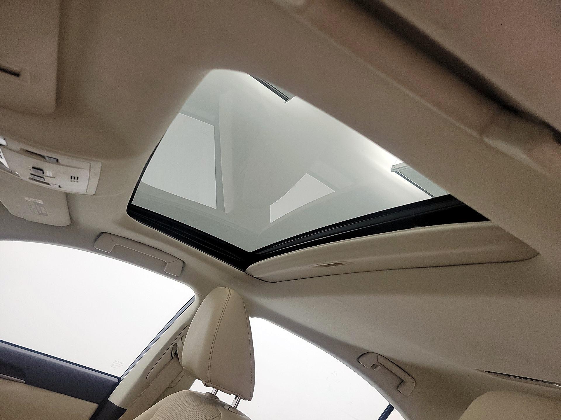 Thumbnail: 2018 Lexus ES - 18