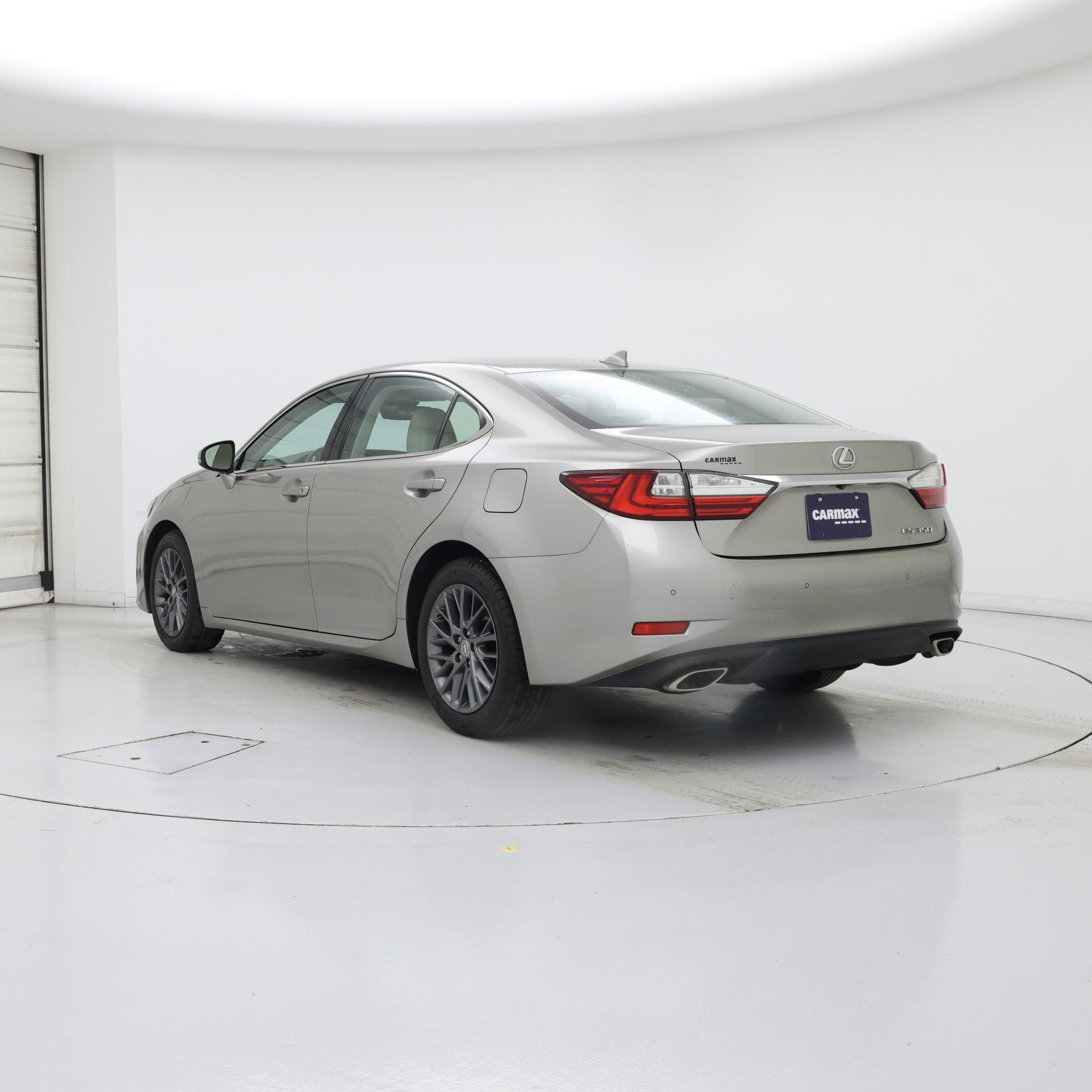 Thumbnail: 2018 Lexus ES - 2