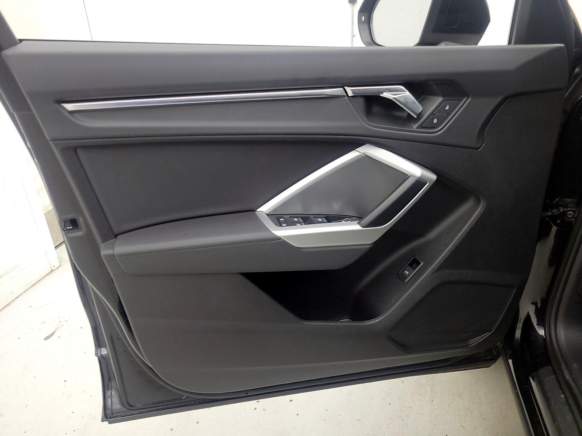 Thumbnail: 2020 Audi Q3 - 12