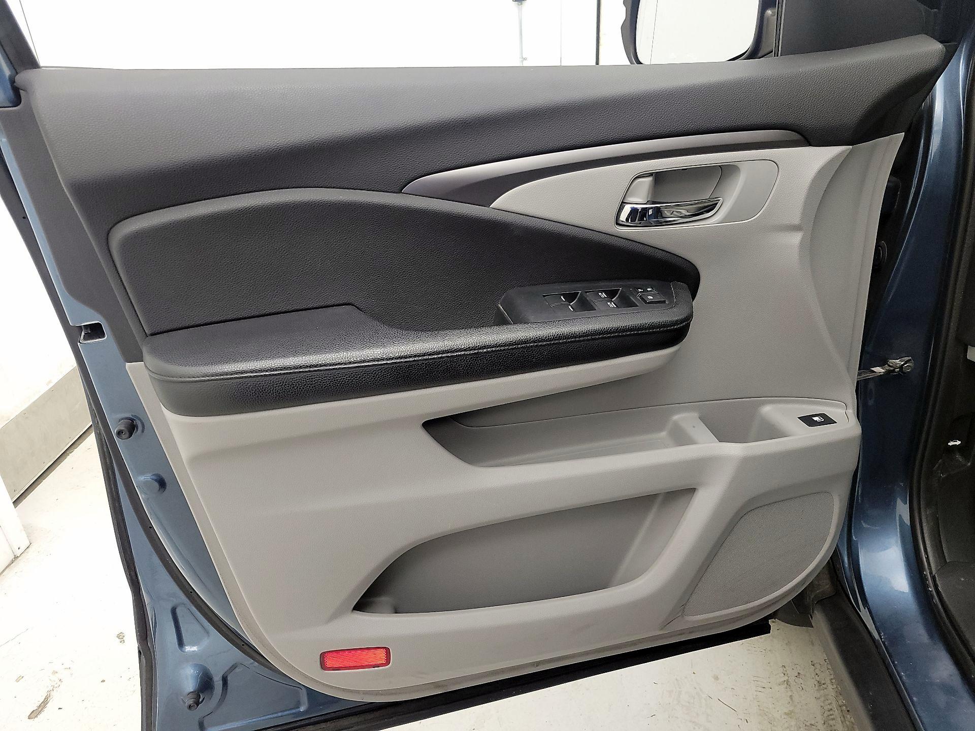 Thumbnail: 2016 Honda Pilot - 12