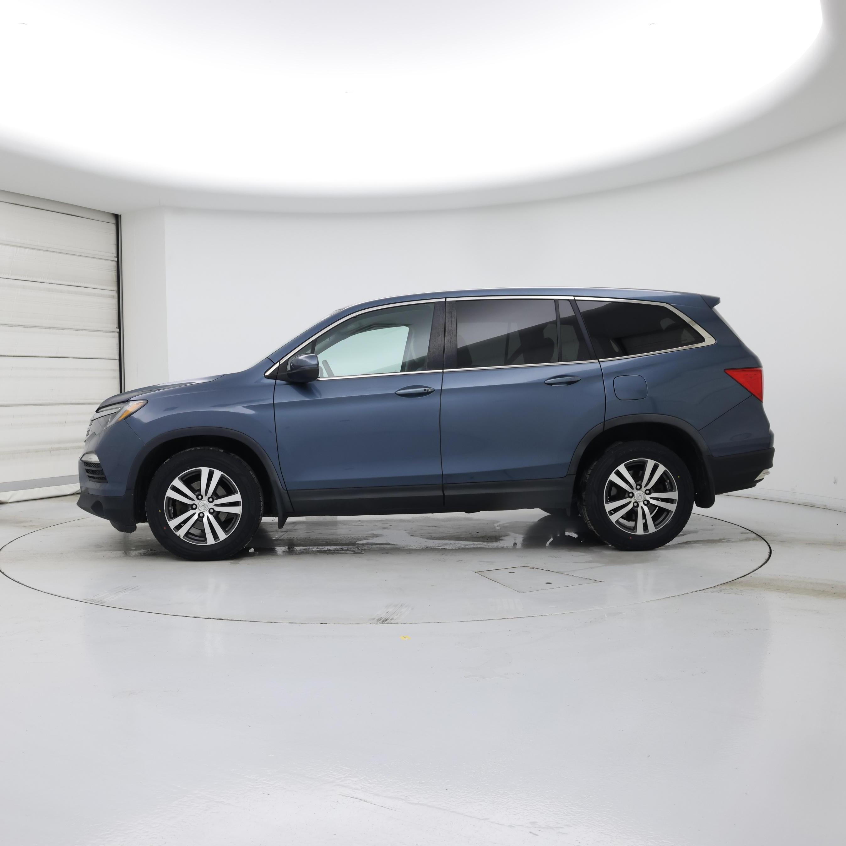 Thumbnail: 2016 Honda Pilot - 3