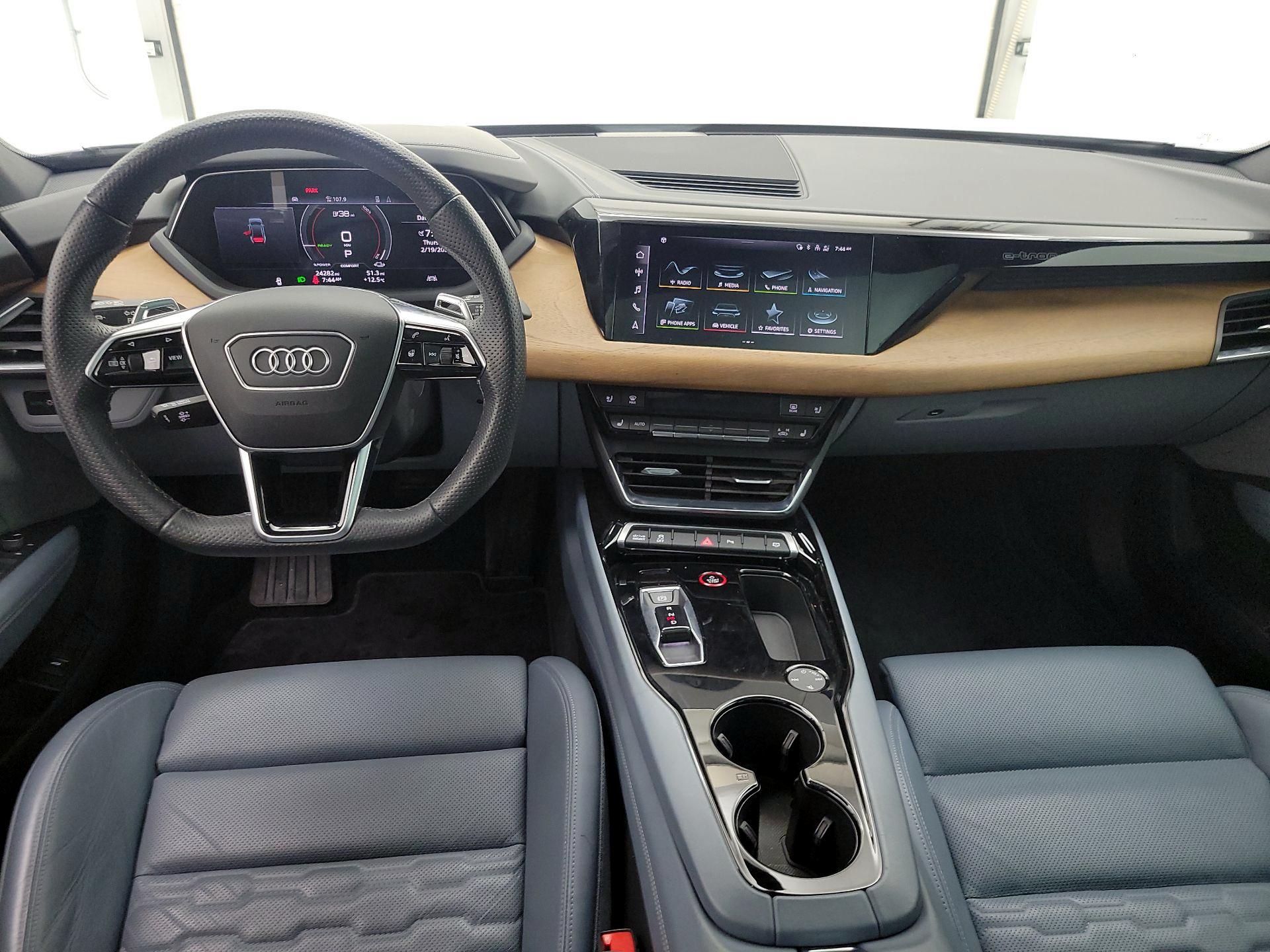 Thumbnail: 2022 Audi e-tron GT - 9