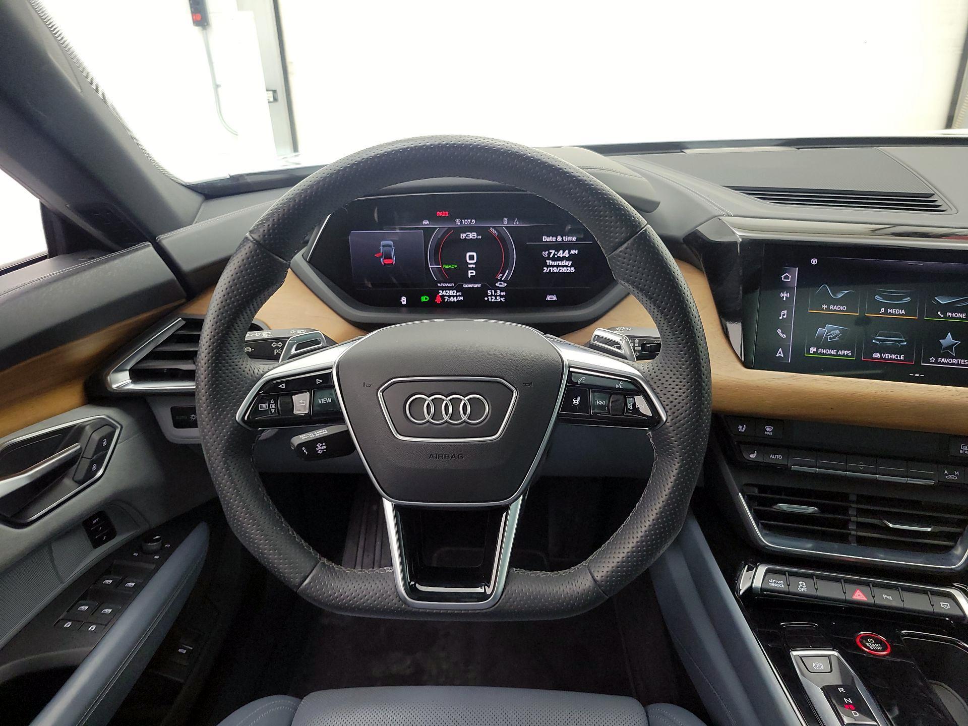 Thumbnail: 2022 Audi e-tron GT - 10