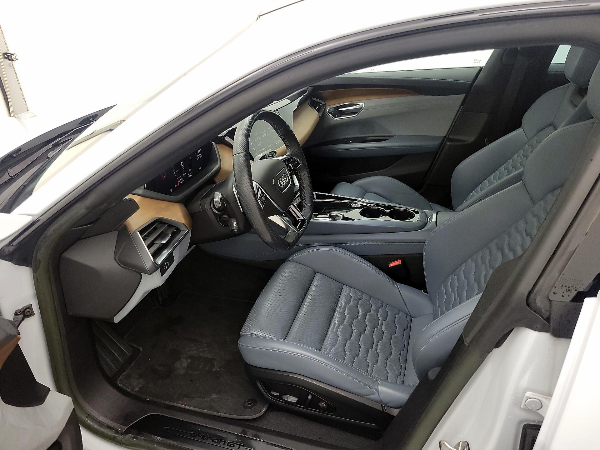 Thumbnail: 2022 Audi e-tron GT - 11