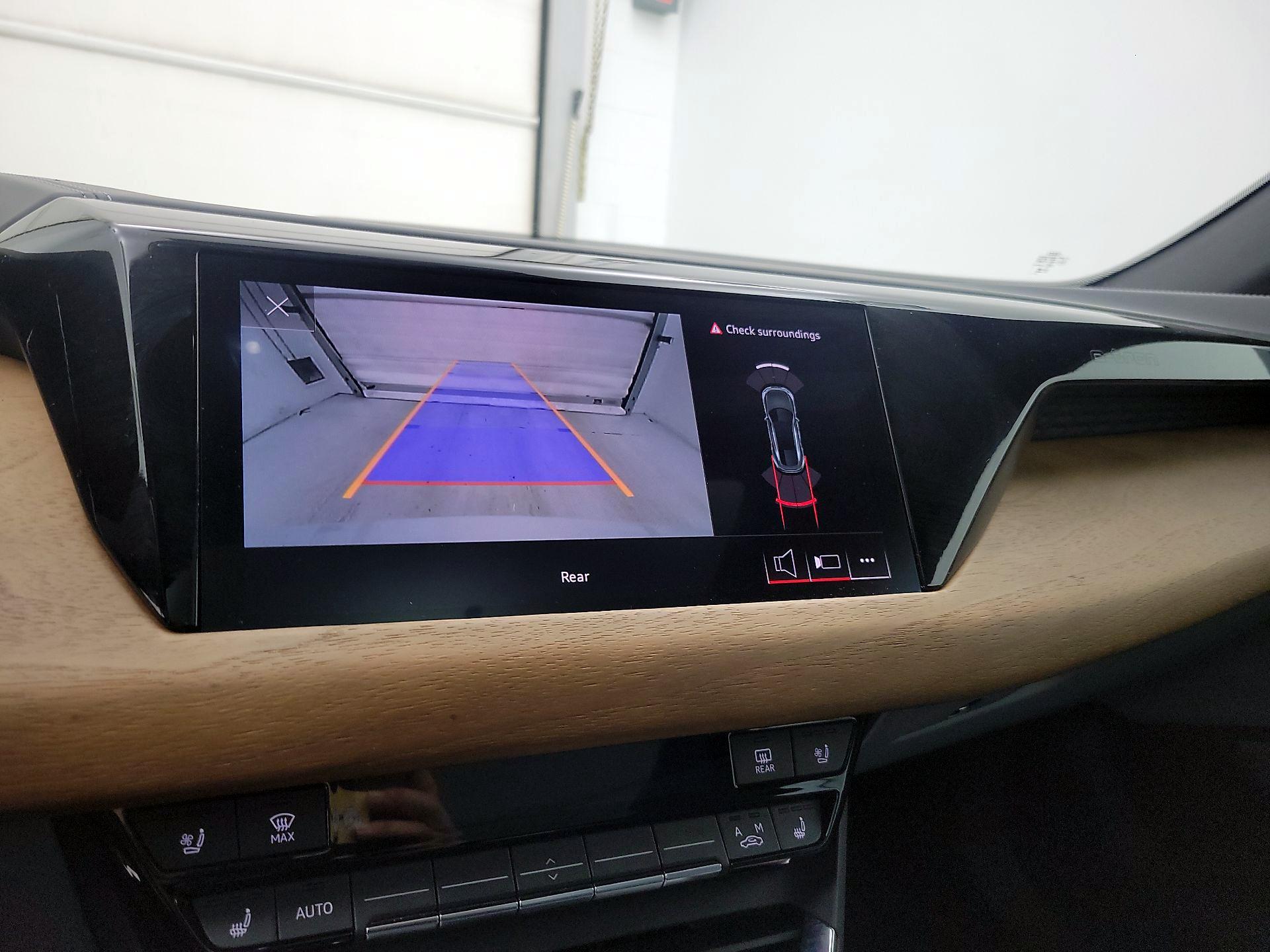 Thumbnail: 2022 Audi e-tron GT - 14