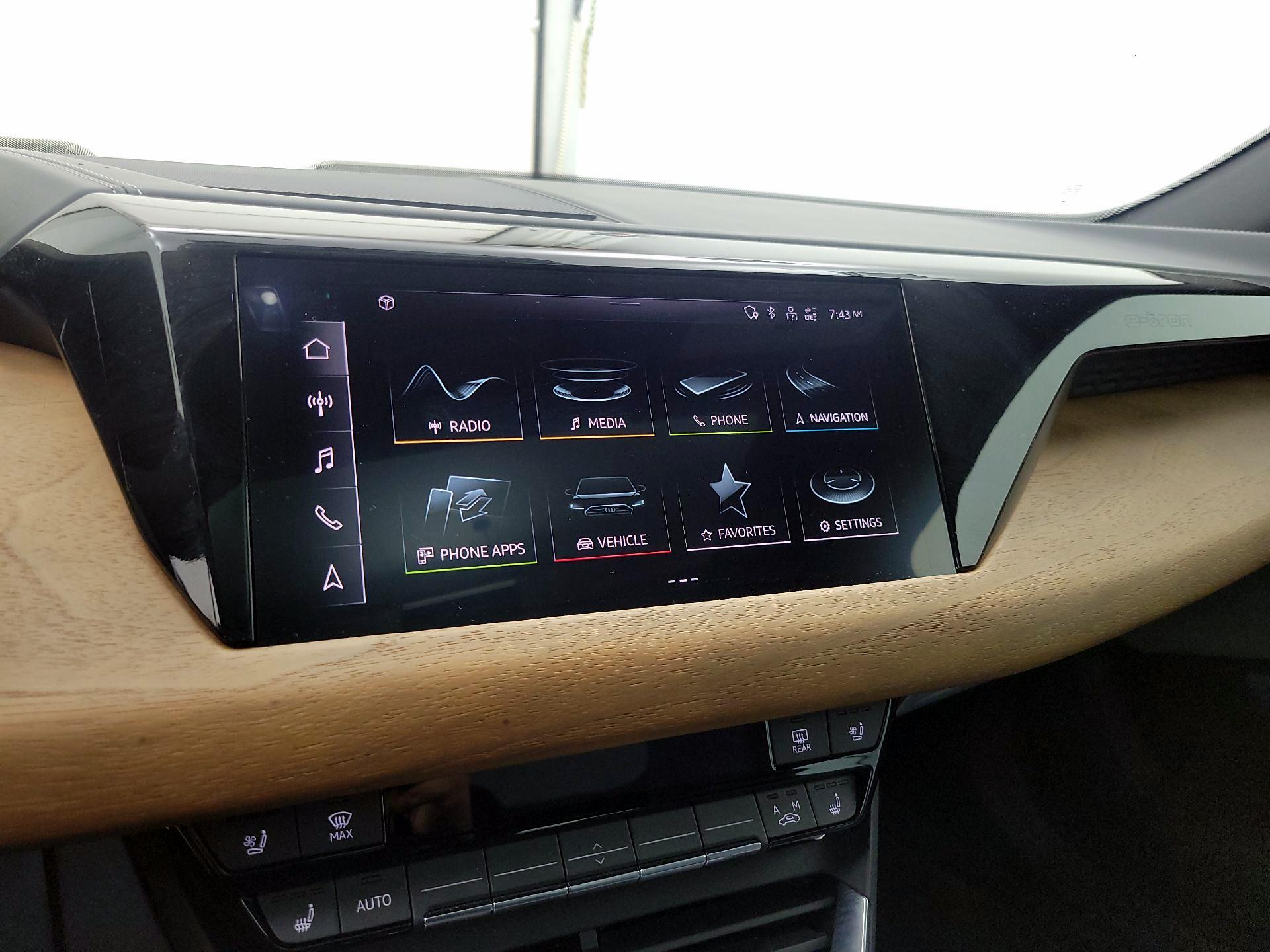 Thumbnail: 2022 Audi e-tron GT - 15