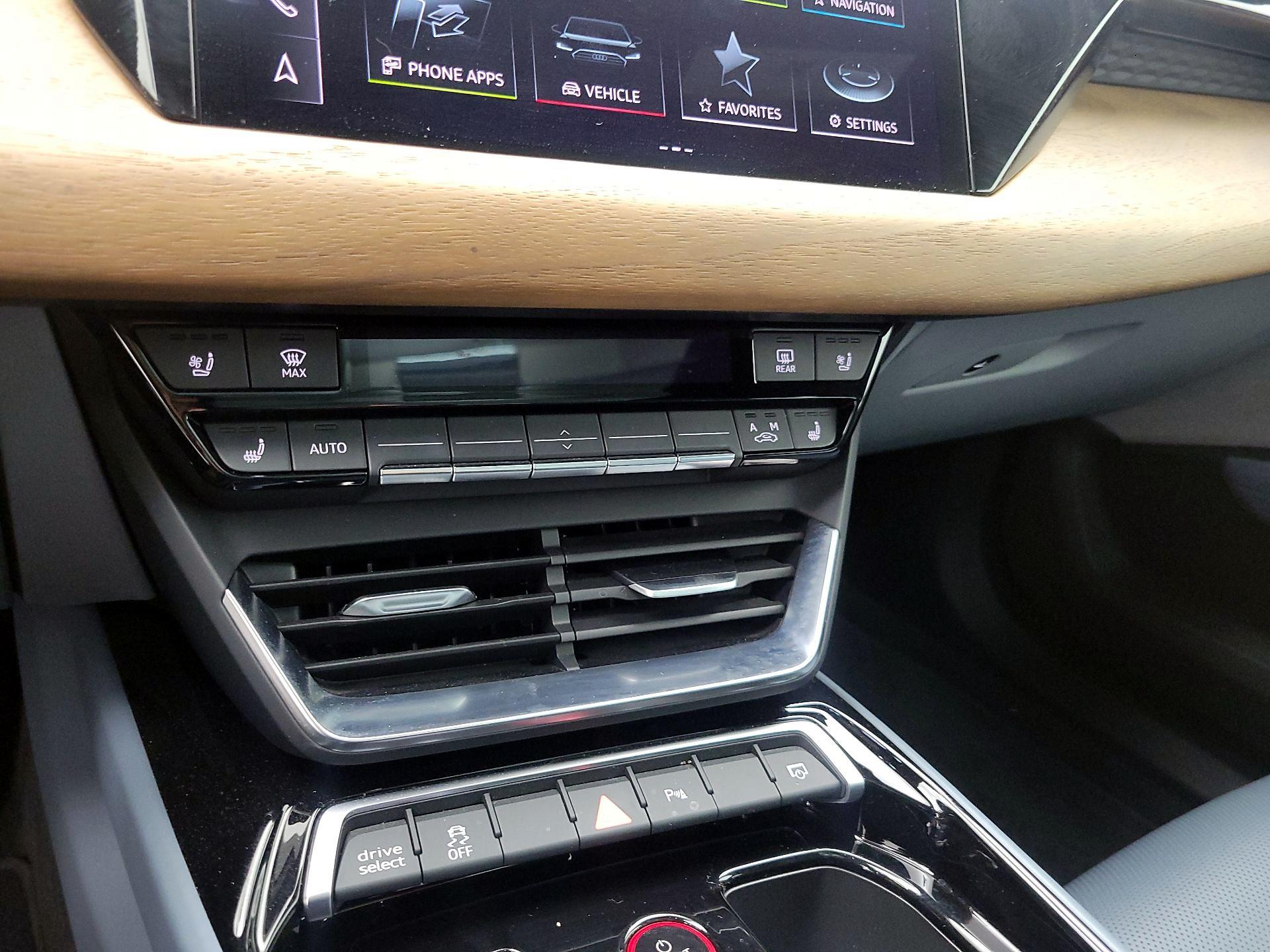 Thumbnail: 2022 Audi e-tron GT - 16