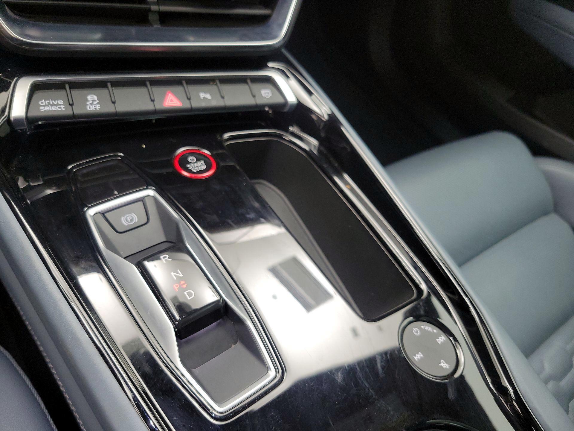 Thumbnail: 2022 Audi e-tron GT - 17