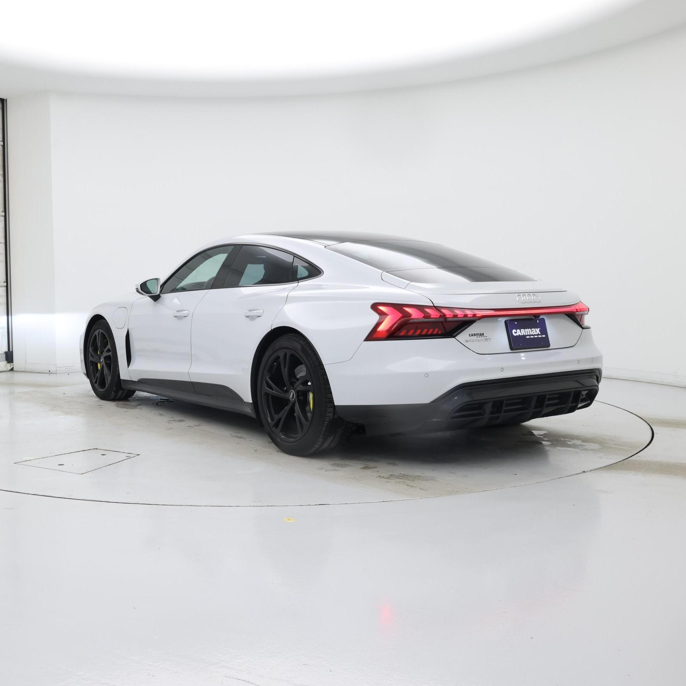 Thumbnail: 2022 Audi e-tron GT - 2