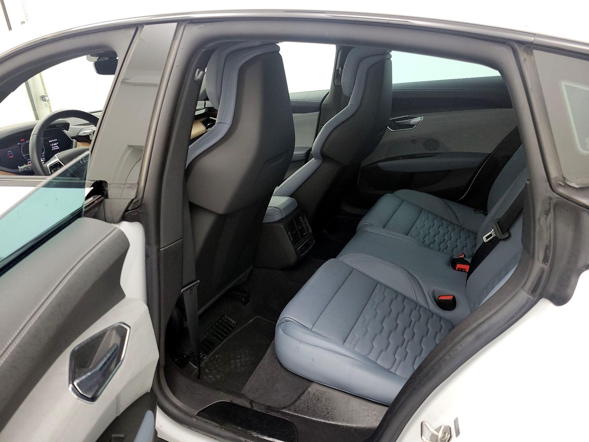 Thumbnail: 2022 Audi e-tron GT - 19