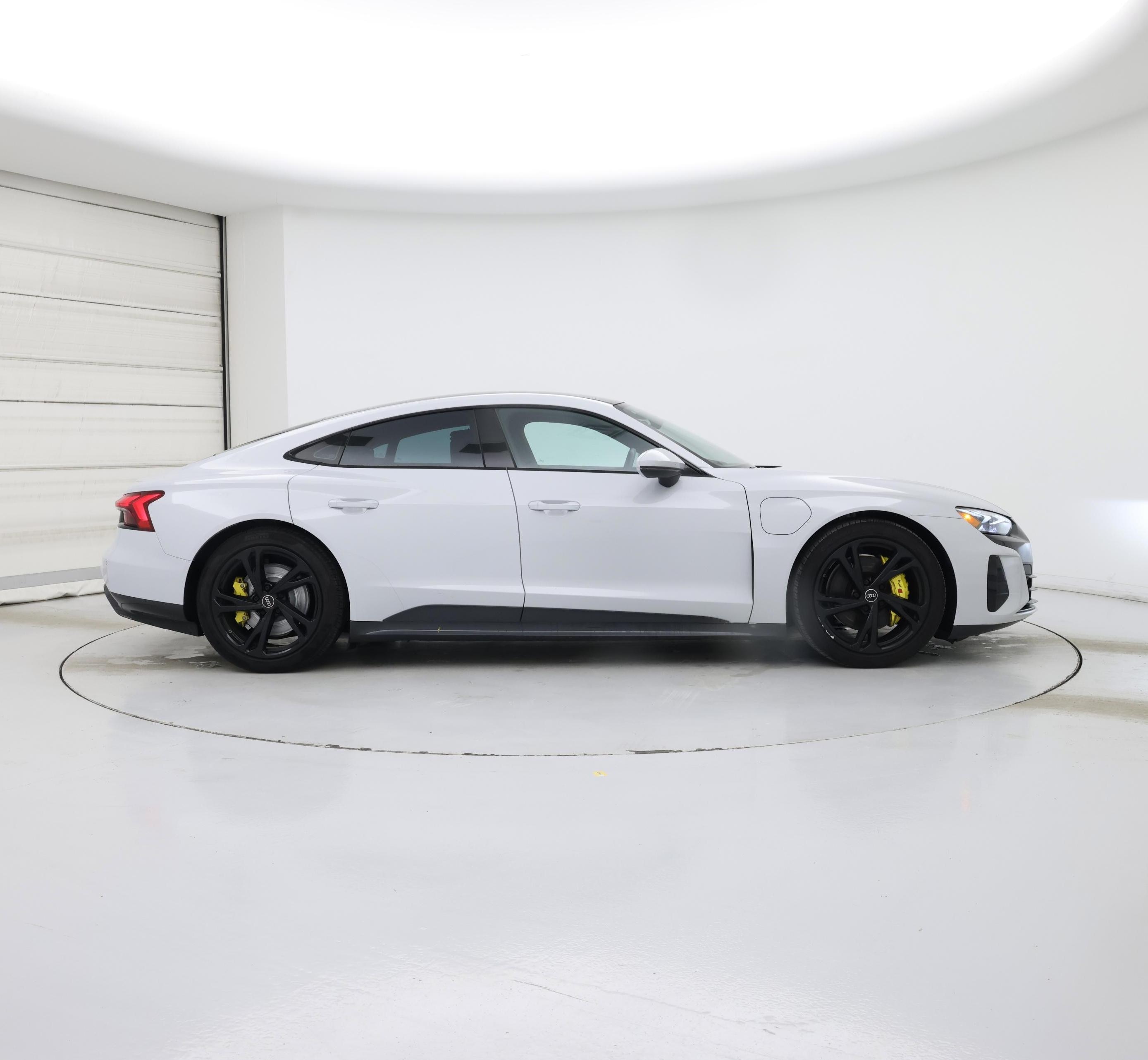 Thumbnail: 2022 Audi e-tron GT - 7