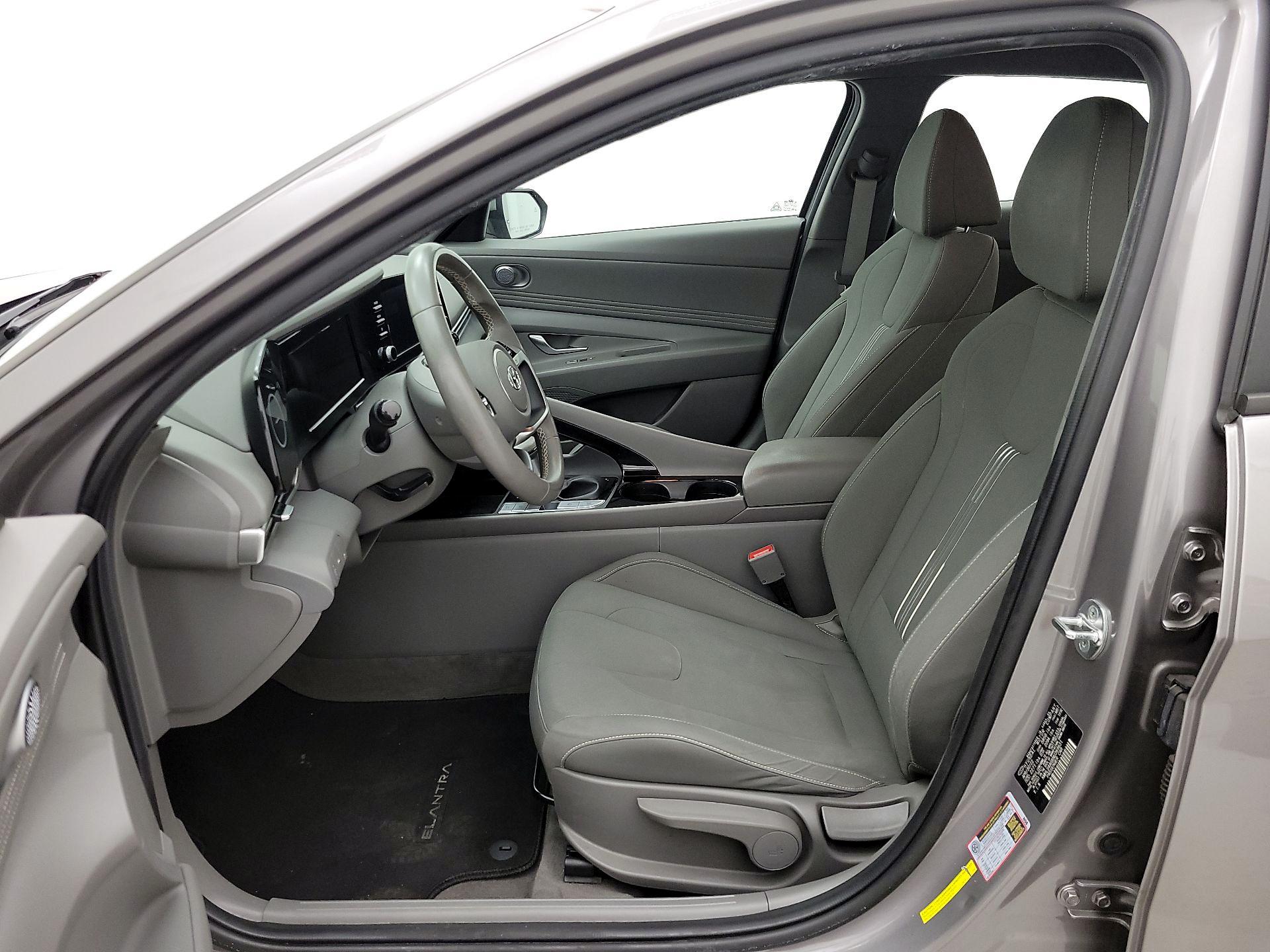 Thumbnail: 2022 Hyundai Elantra - 11