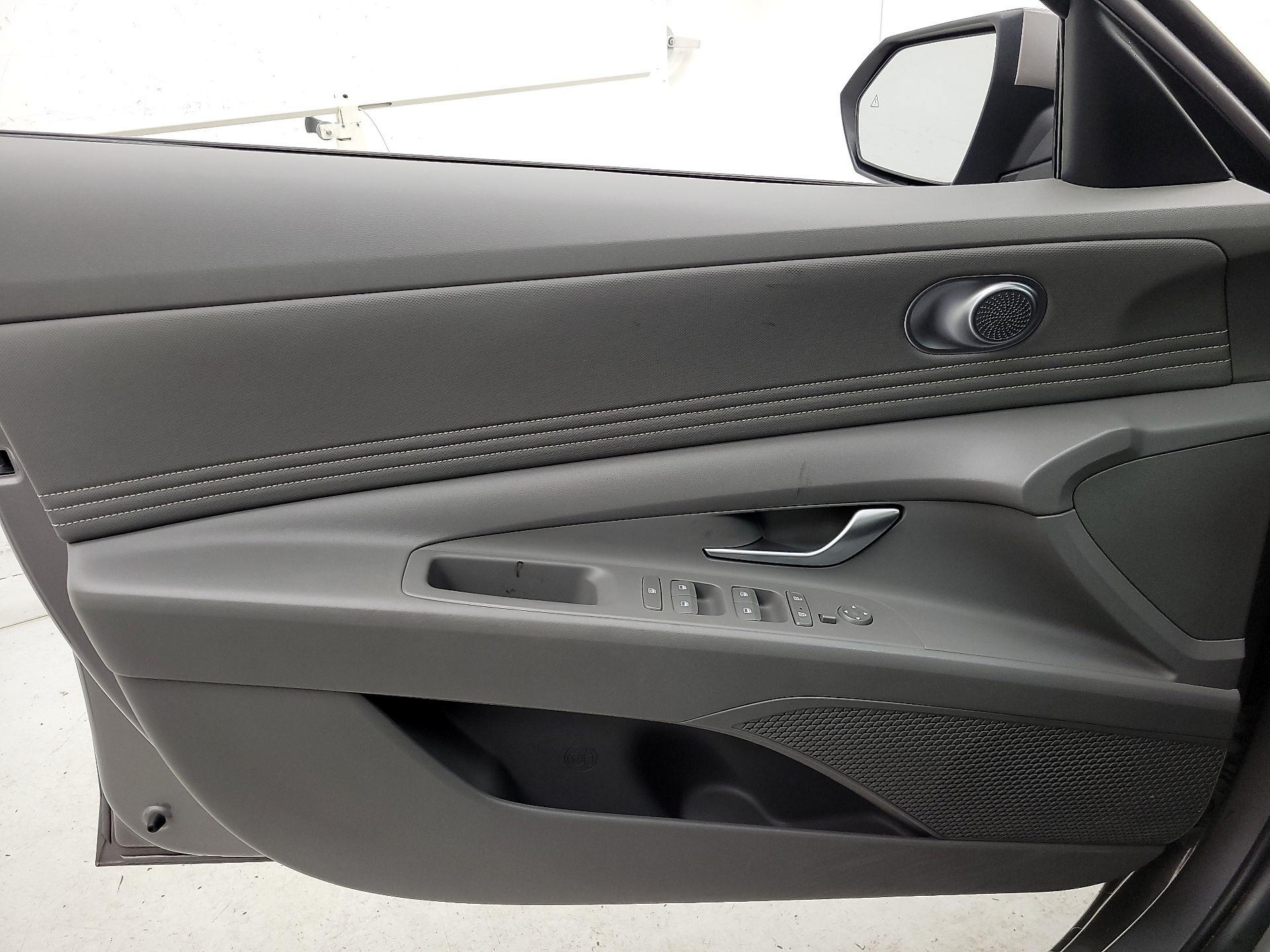 Thumbnail: 2022 Hyundai Elantra - 12