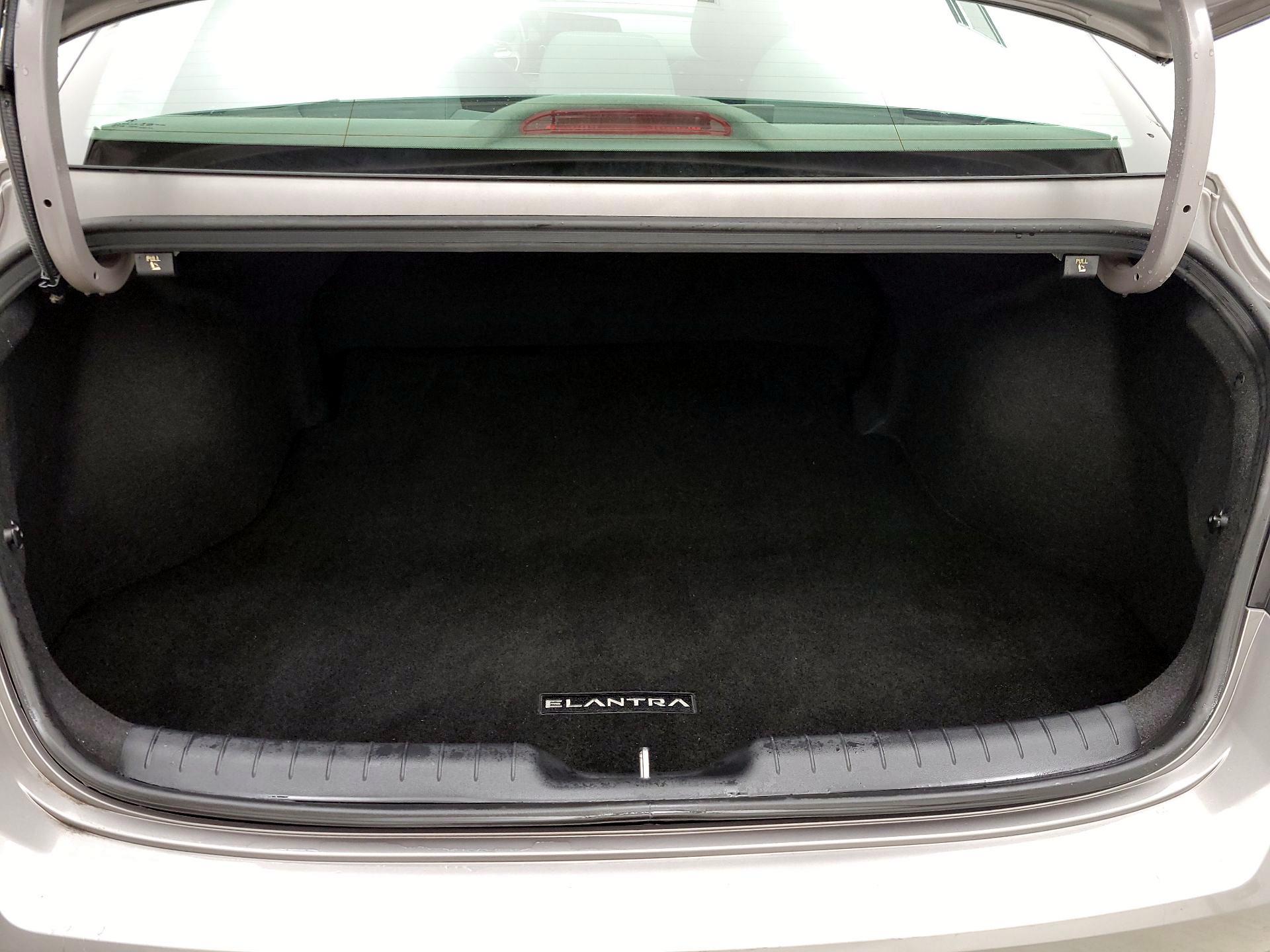 Thumbnail: 2022 Hyundai Elantra - 20