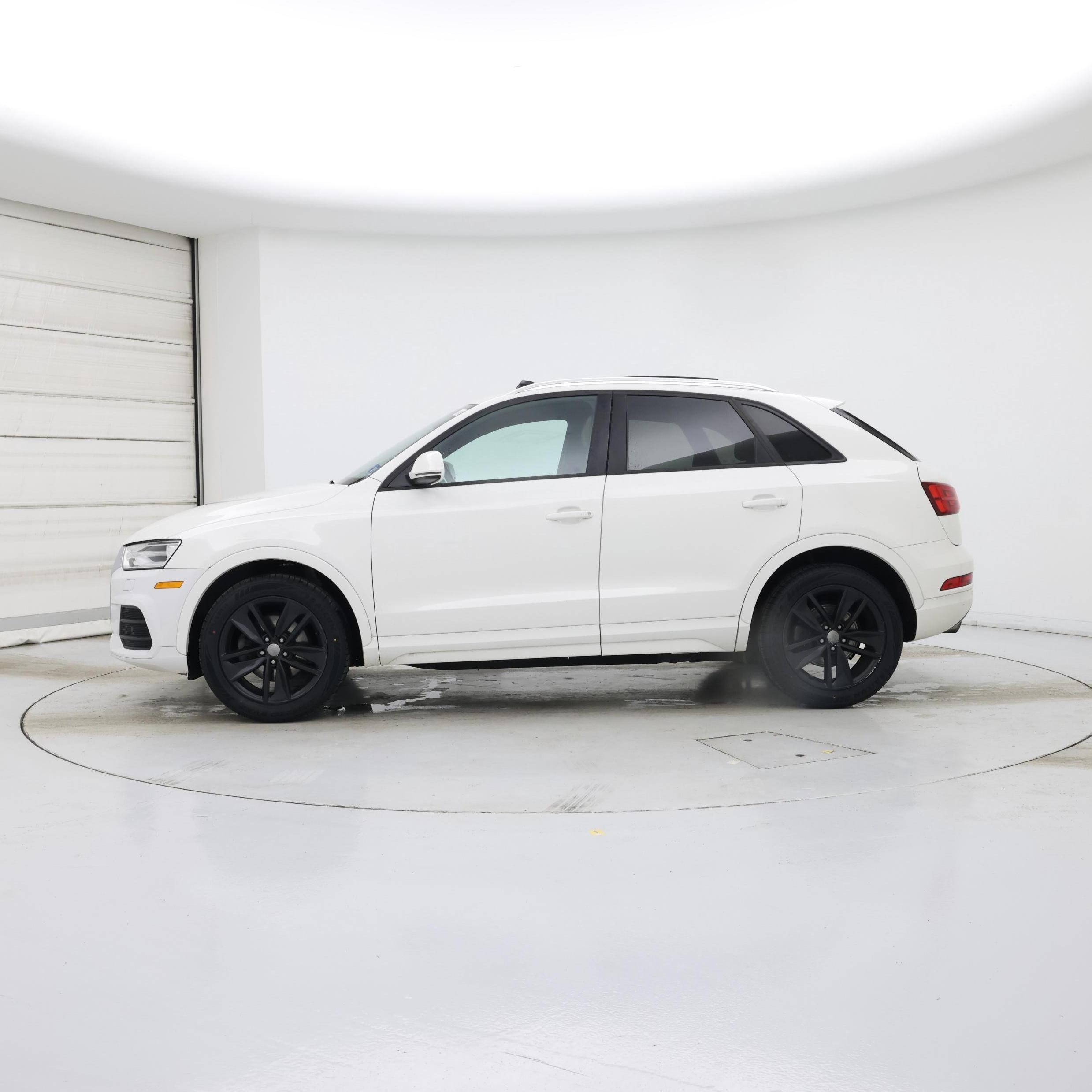 Thumbnail: 2017 Audi Q3 - 3