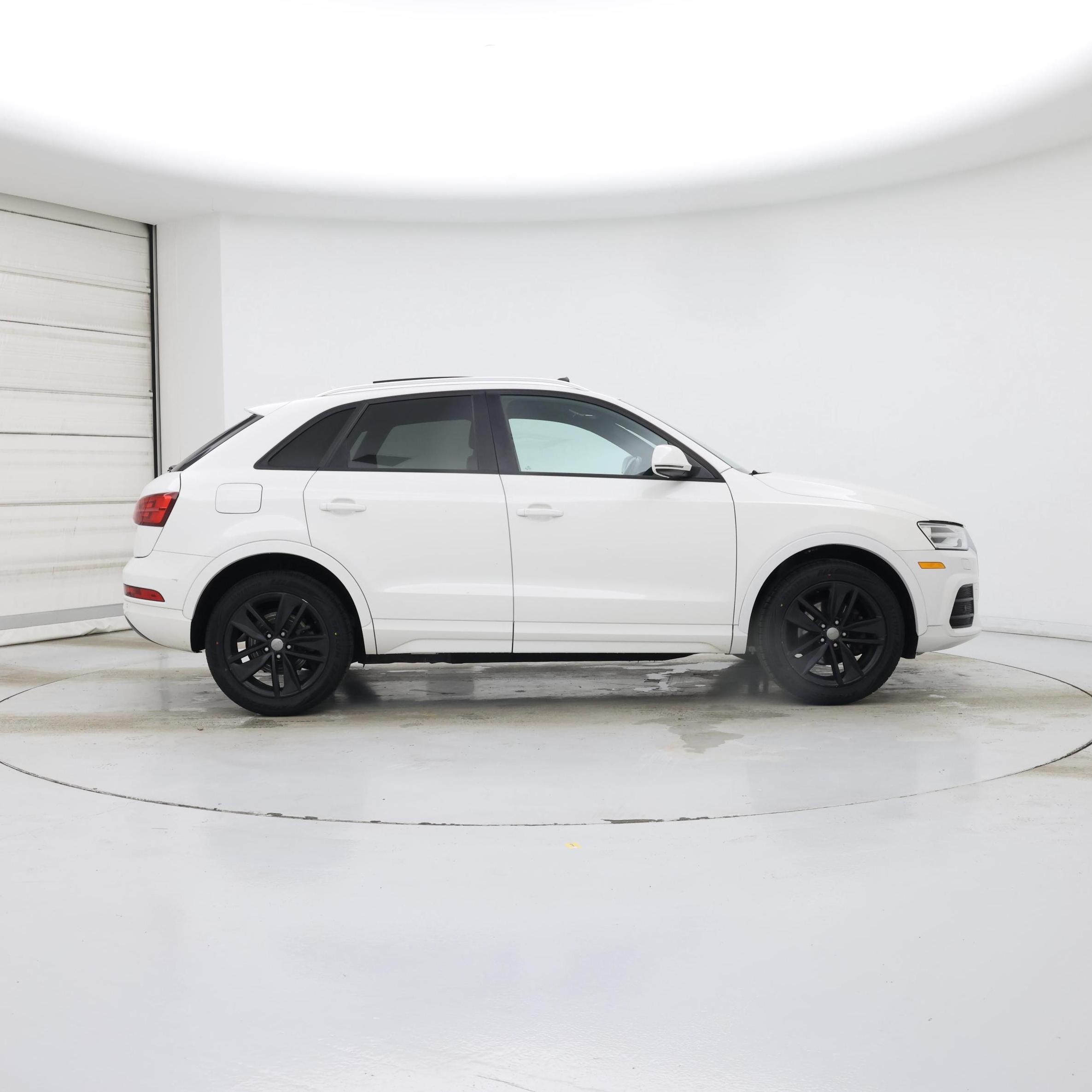 Thumbnail: 2017 Audi Q3 - 7