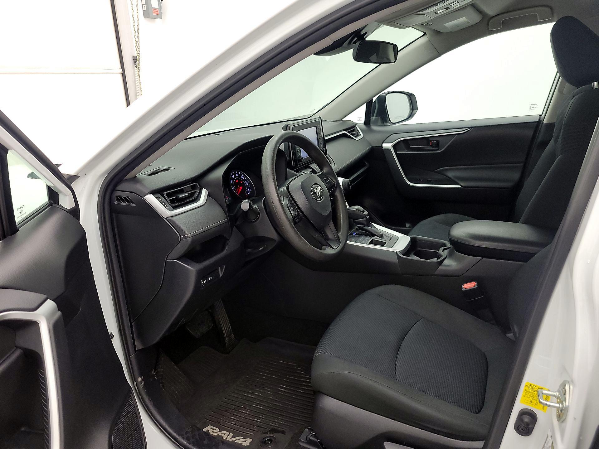 Thumbnail: 2020 Toyota RAV4 - 11