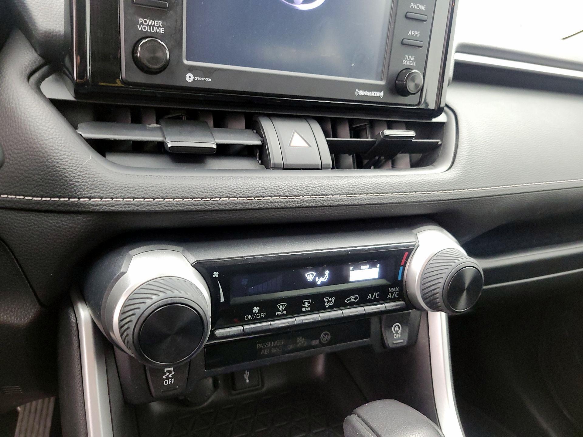 Thumbnail: 2020 Toyota RAV4 - 16