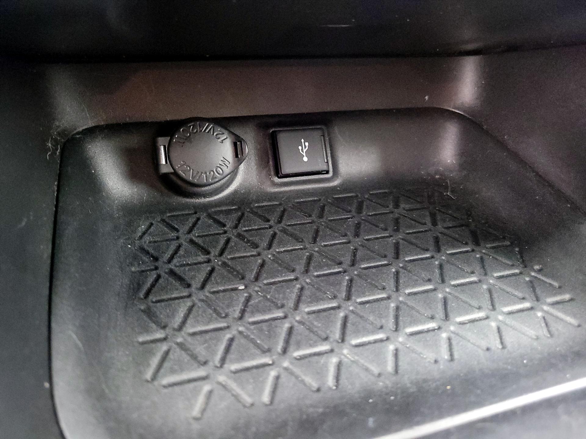 Thumbnail: 2020 Toyota RAV4 - 18