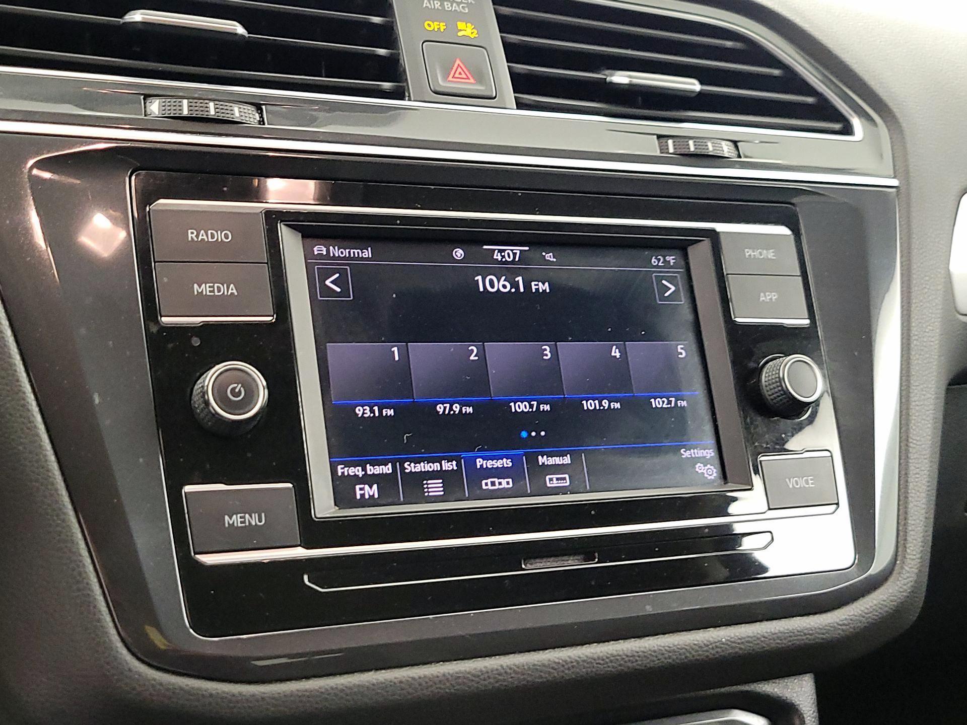 Thumbnail: 2021 Volkswagen Tiguan - 15