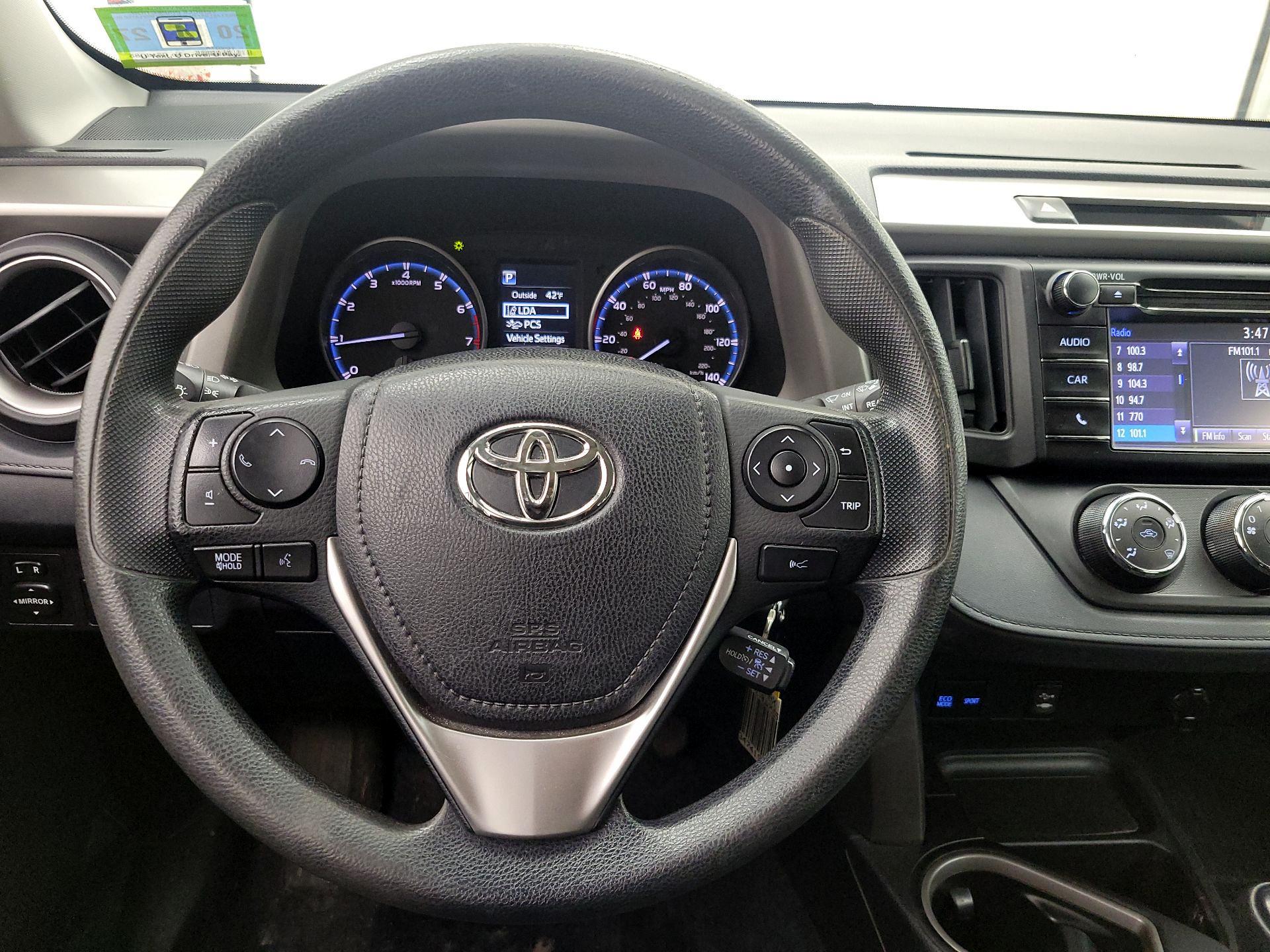 Thumbnail: 2018 Toyota RAV4 - 10