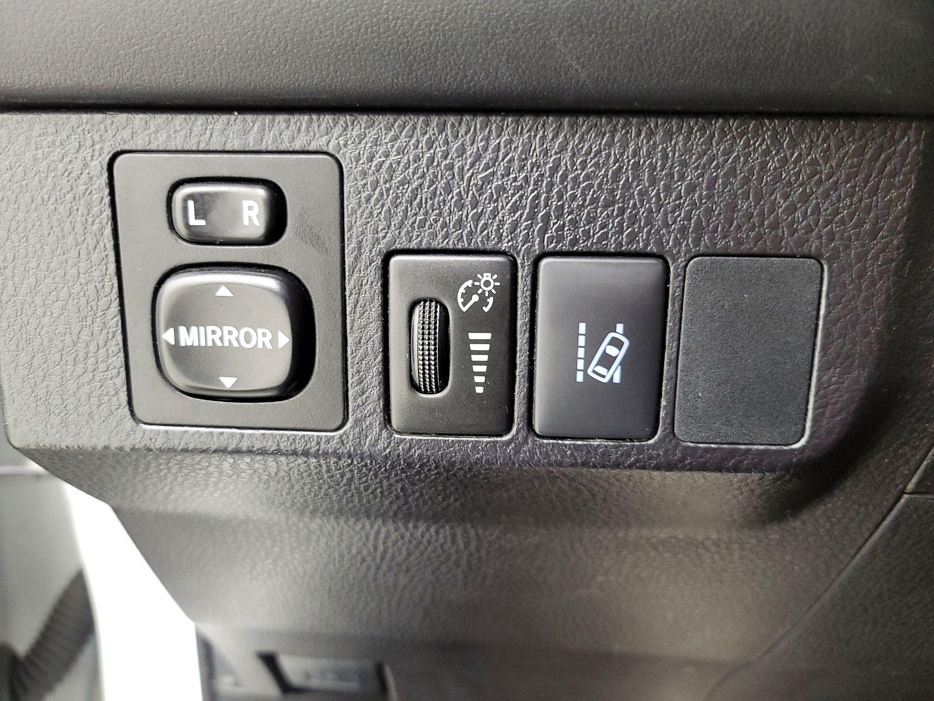 Thumbnail: 2018 Toyota RAV4 - 13