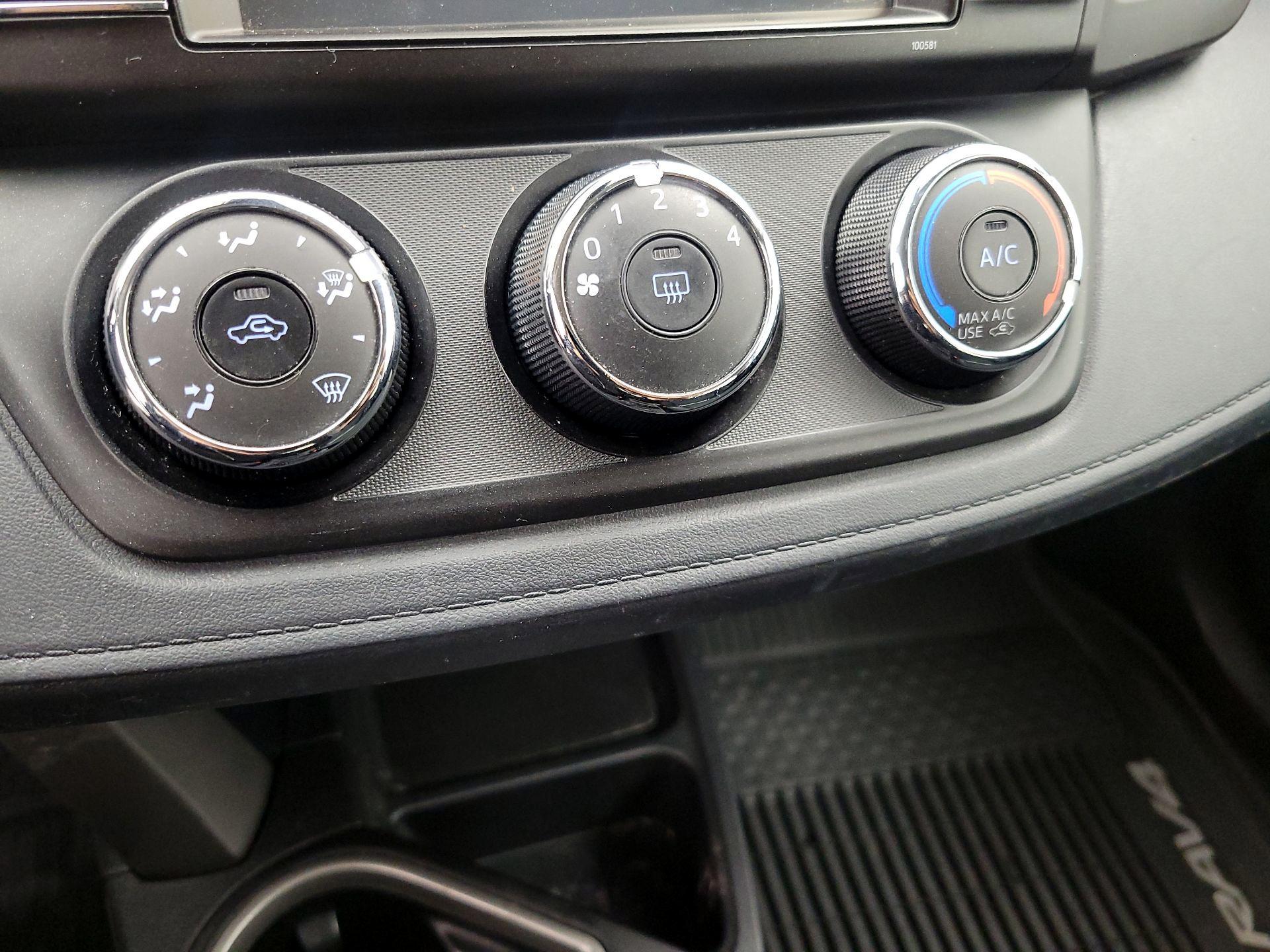 Thumbnail: 2018 Toyota RAV4 - 16