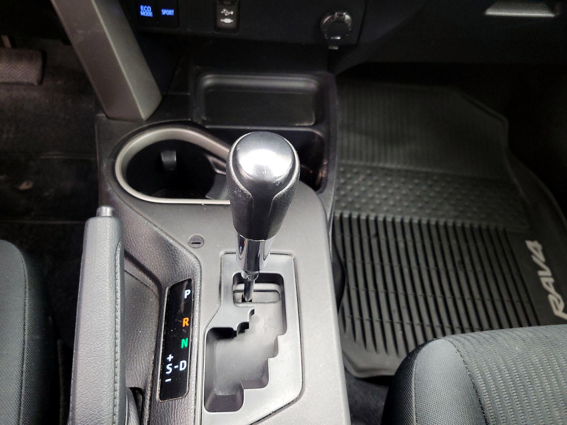 Thumbnail: 2018 Toyota RAV4 - 17