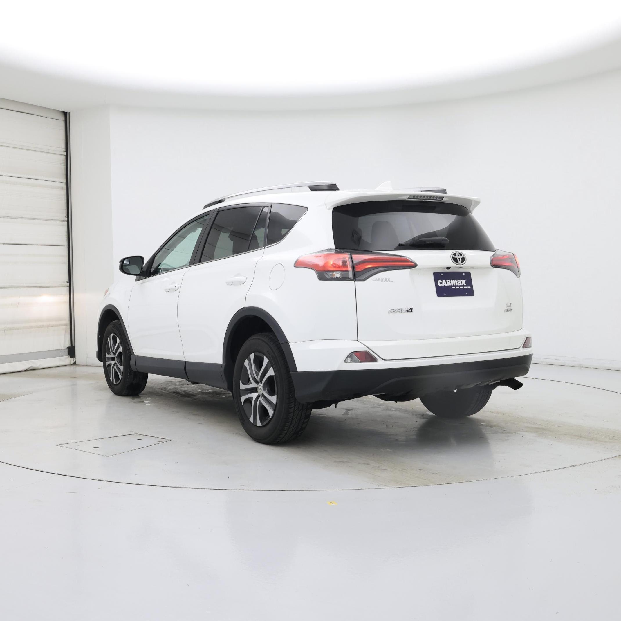 Thumbnail: 2018 Toyota RAV4 - 2