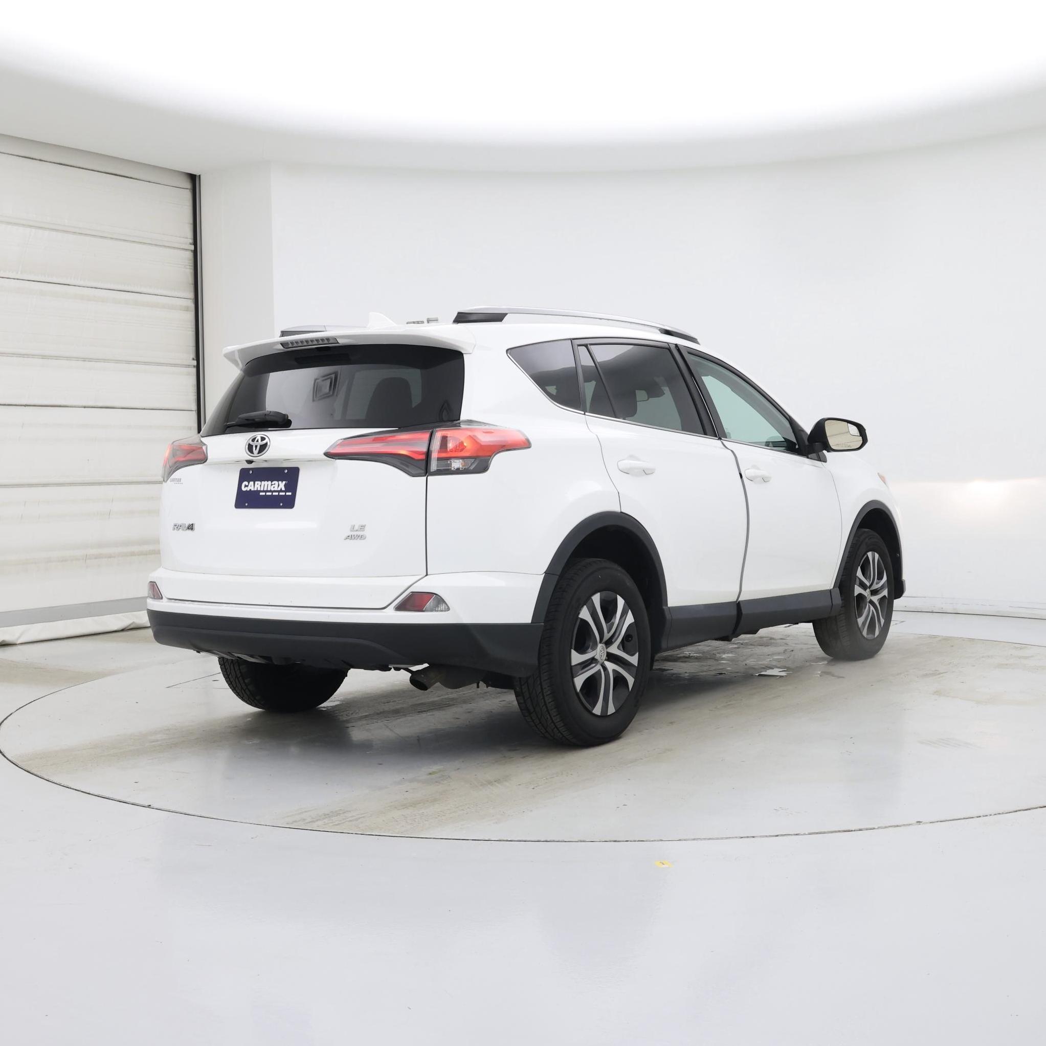 Thumbnail: 2018 Toyota RAV4 - 8