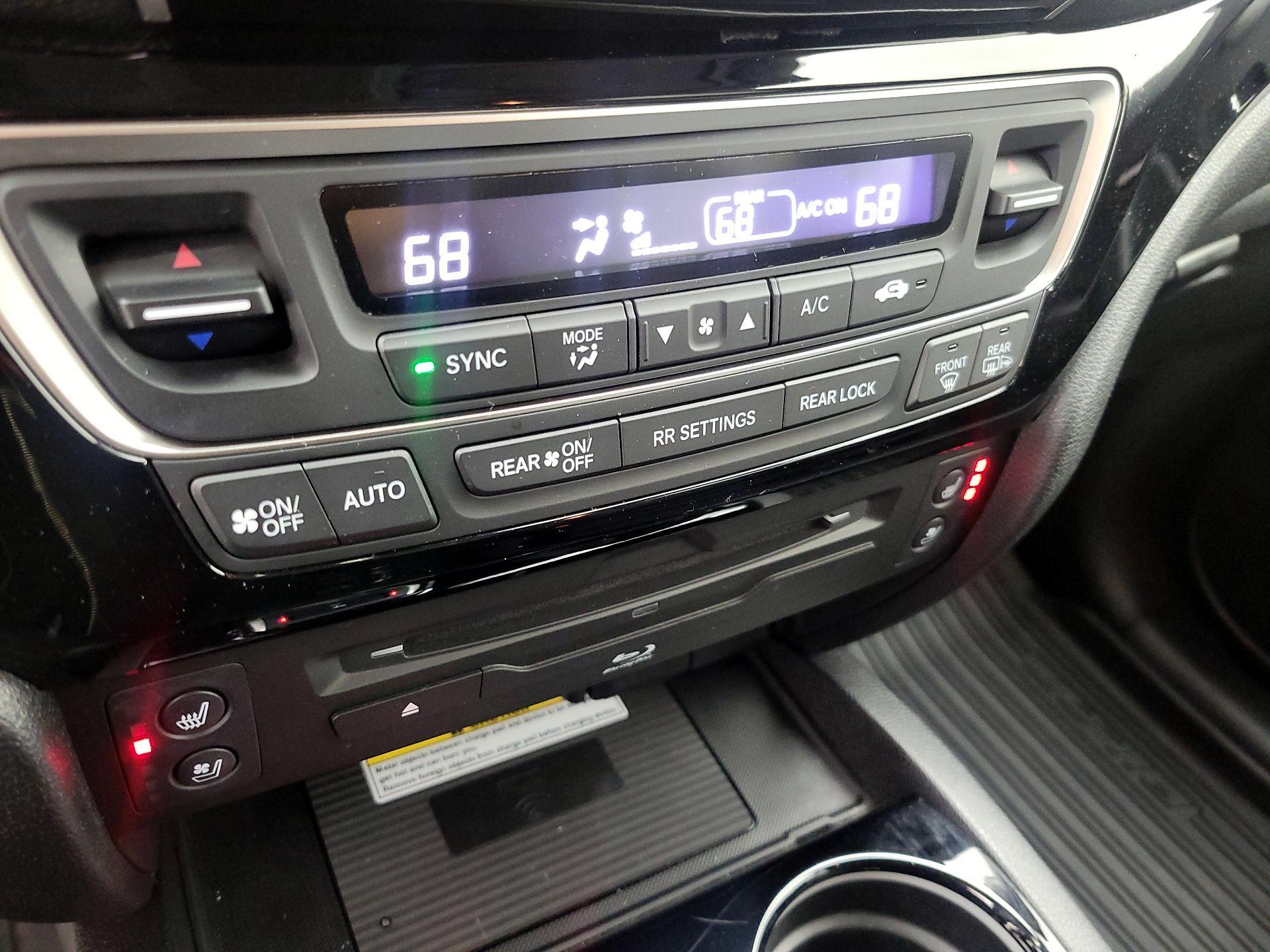 Thumbnail: 2019 Honda Pilot - 16