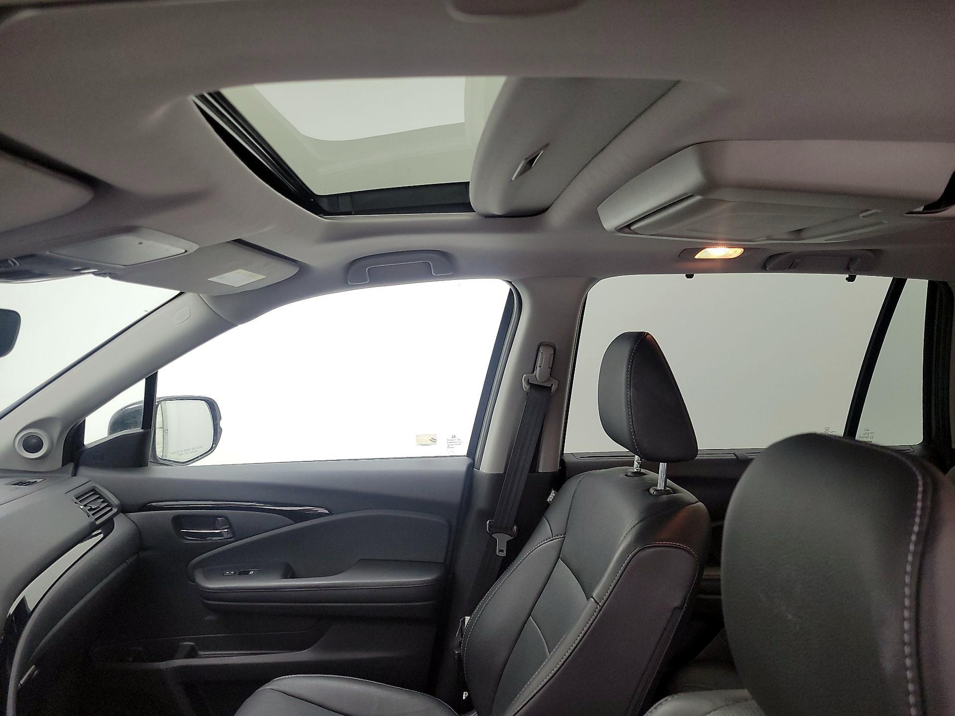 Thumbnail: 2019 Honda Pilot - 19