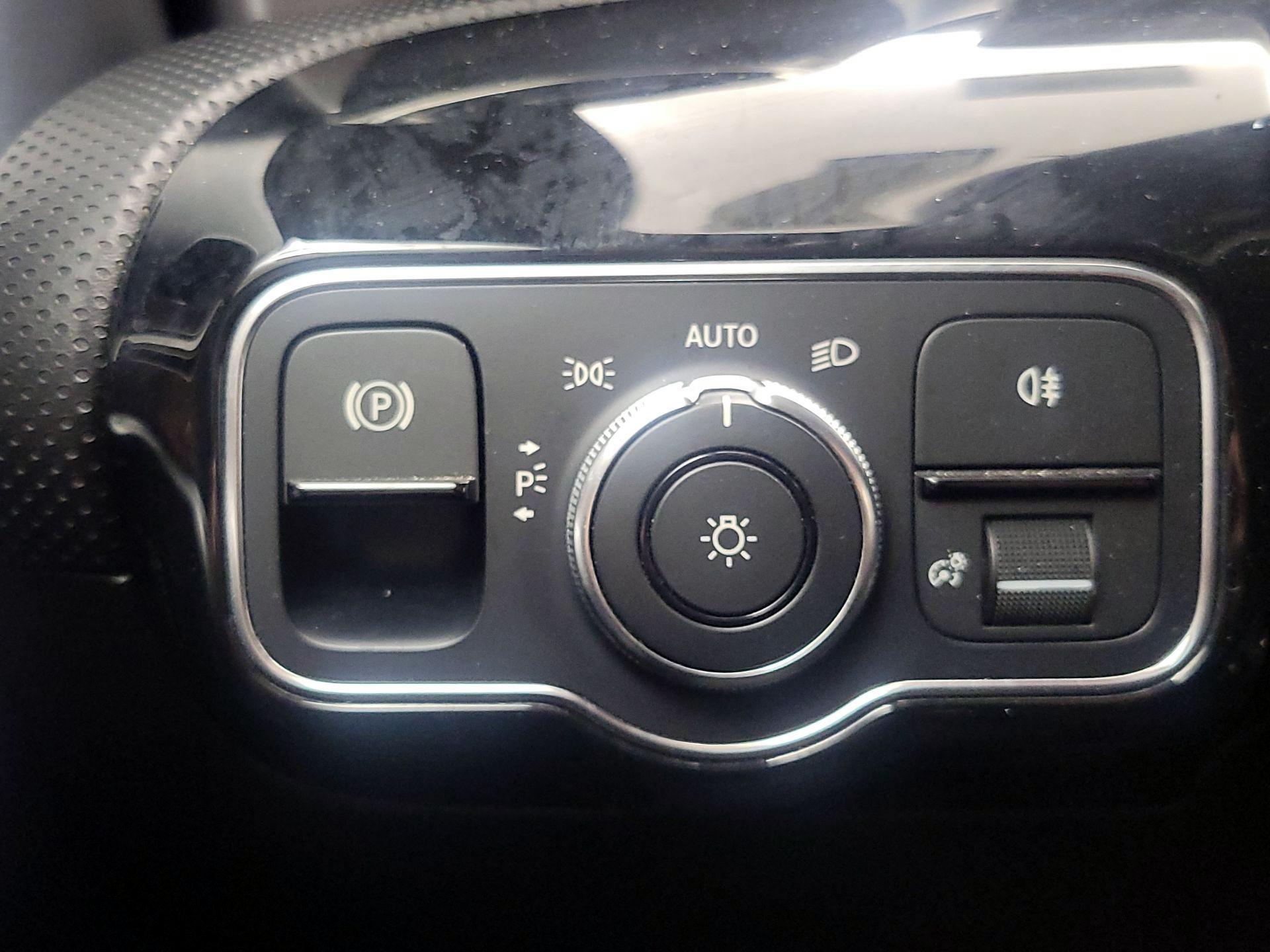 Thumbnail: 2019 Mercedes-Benz A-Class - 13