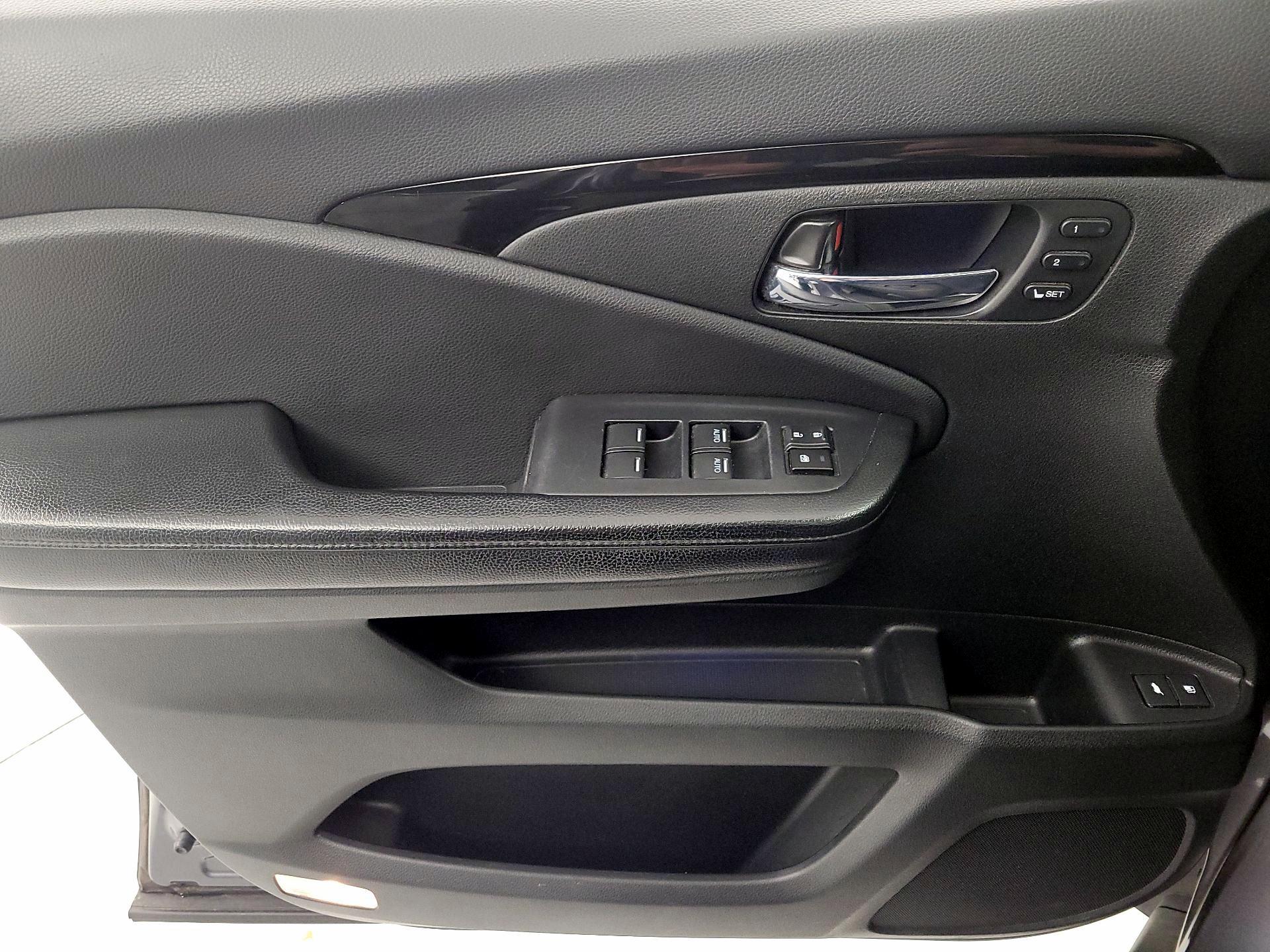 Thumbnail: 2016 Honda Pilot - 12