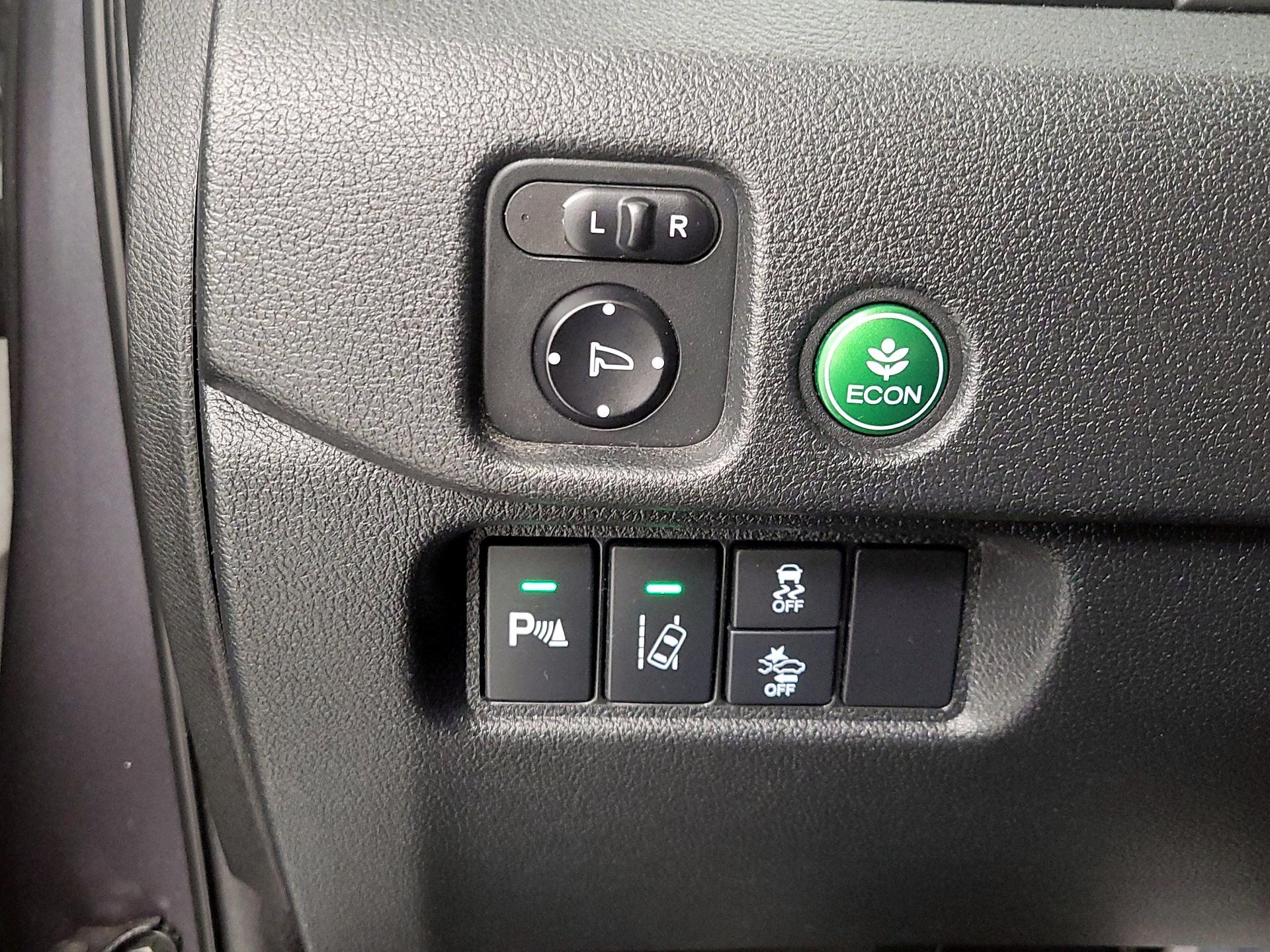 Thumbnail: 2016 Honda Pilot - 13