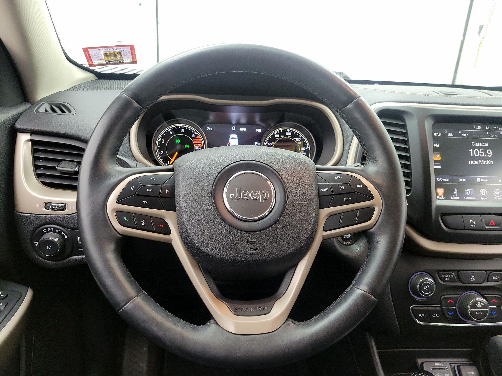 Thumbnail: 2017 Jeep Cherokee - 10