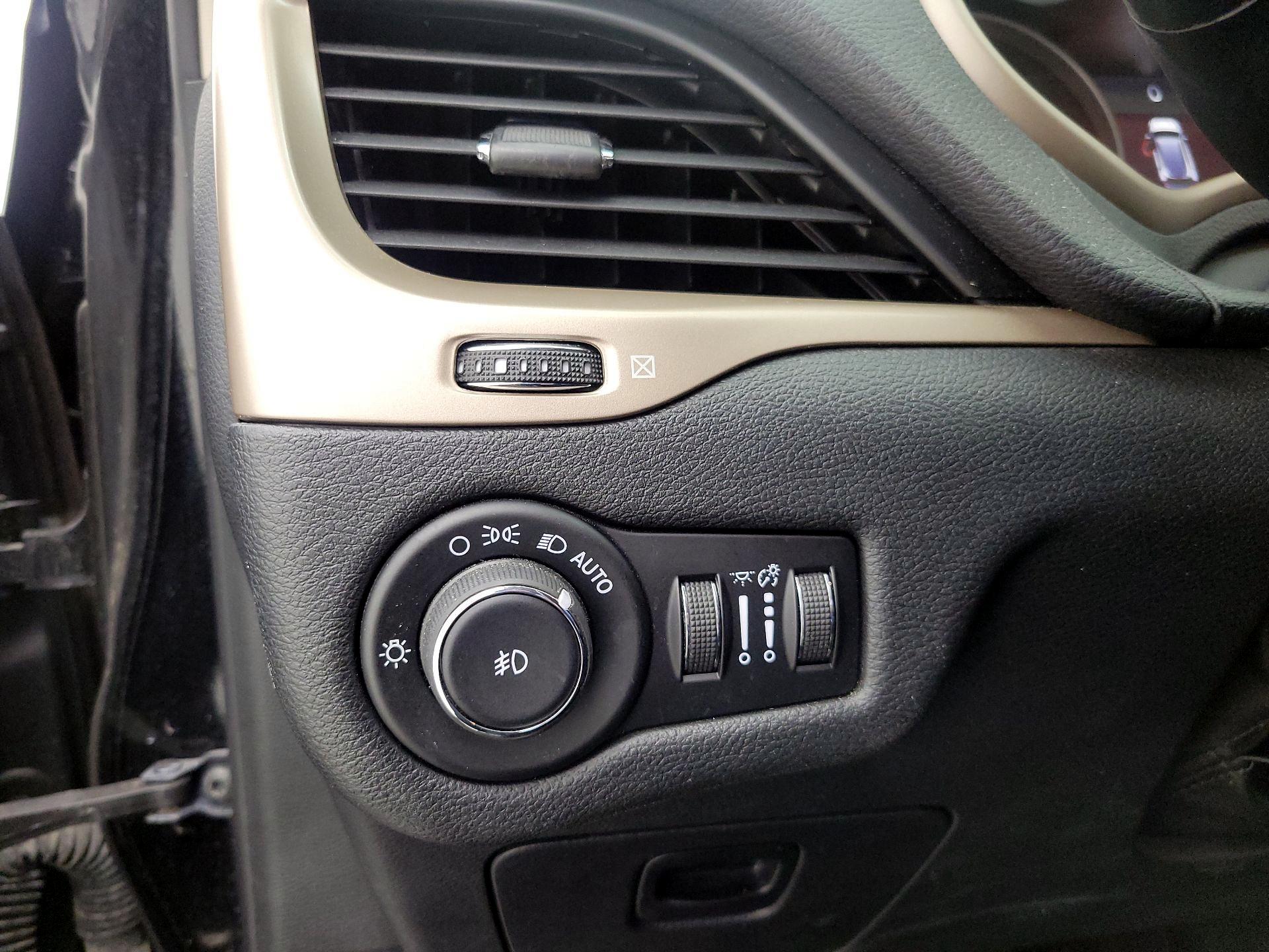 Thumbnail: 2017 Jeep Cherokee - 13