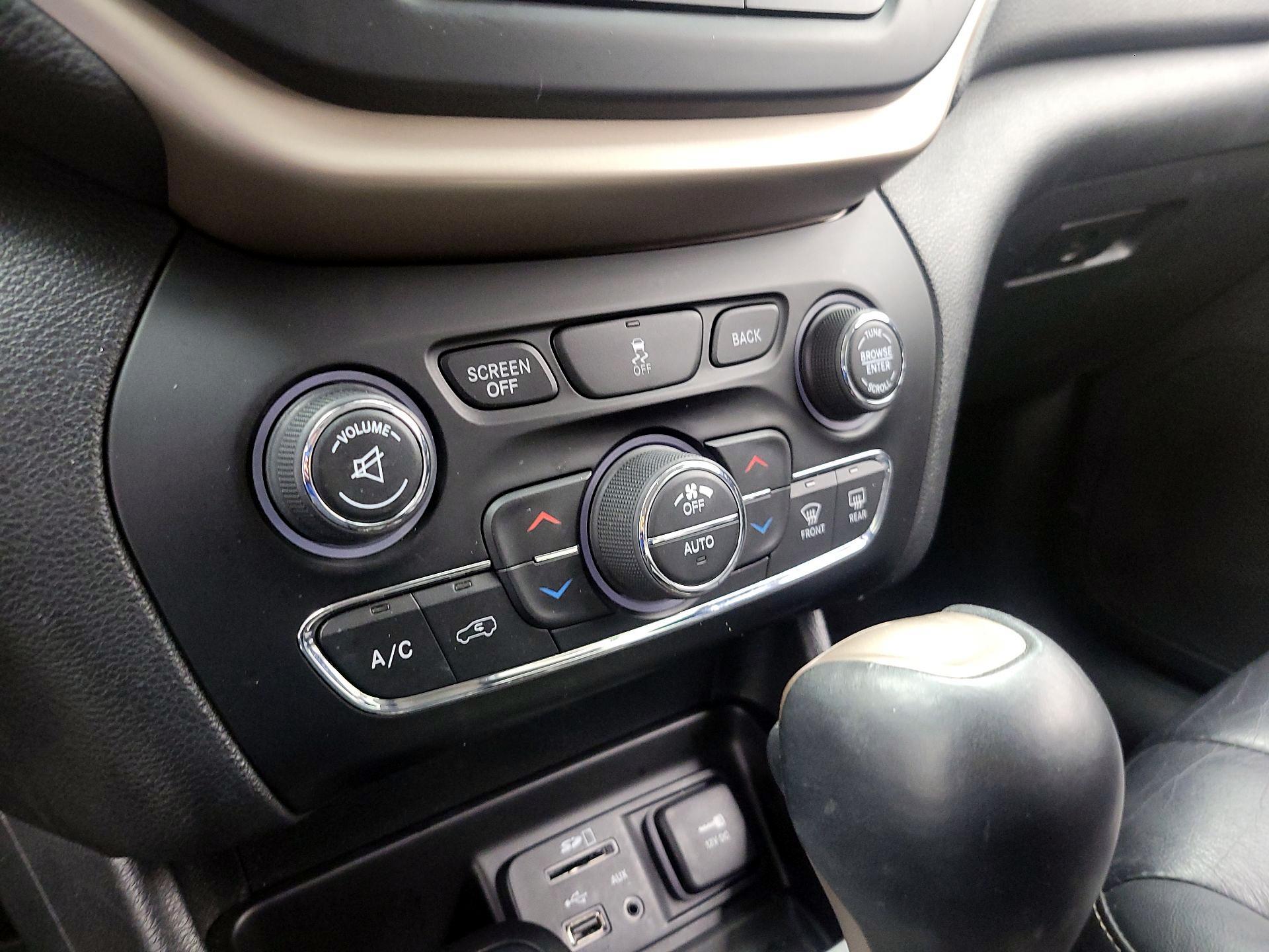 Thumbnail: 2017 Jeep Cherokee - 16