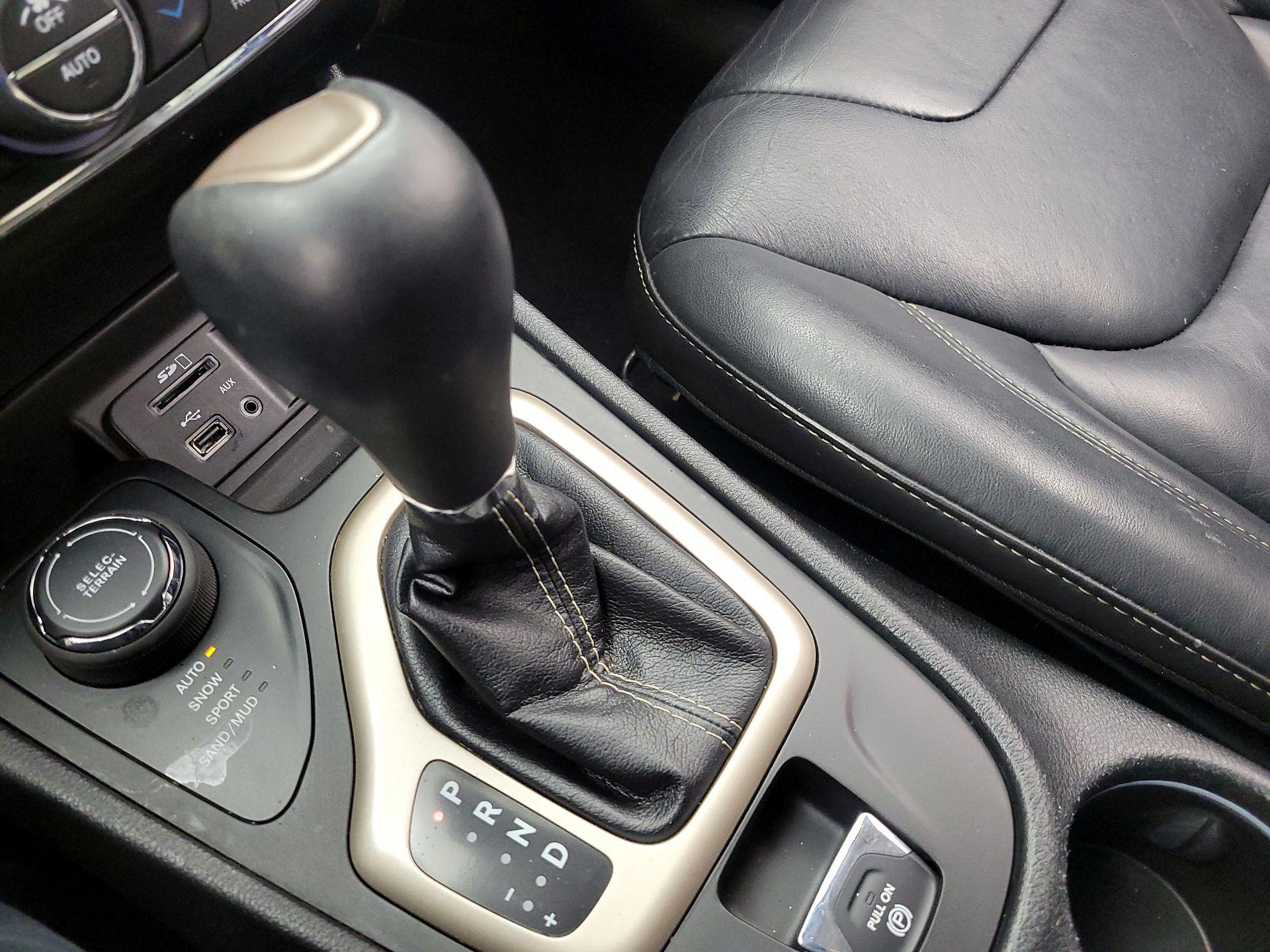 Thumbnail: 2017 Jeep Cherokee - 17