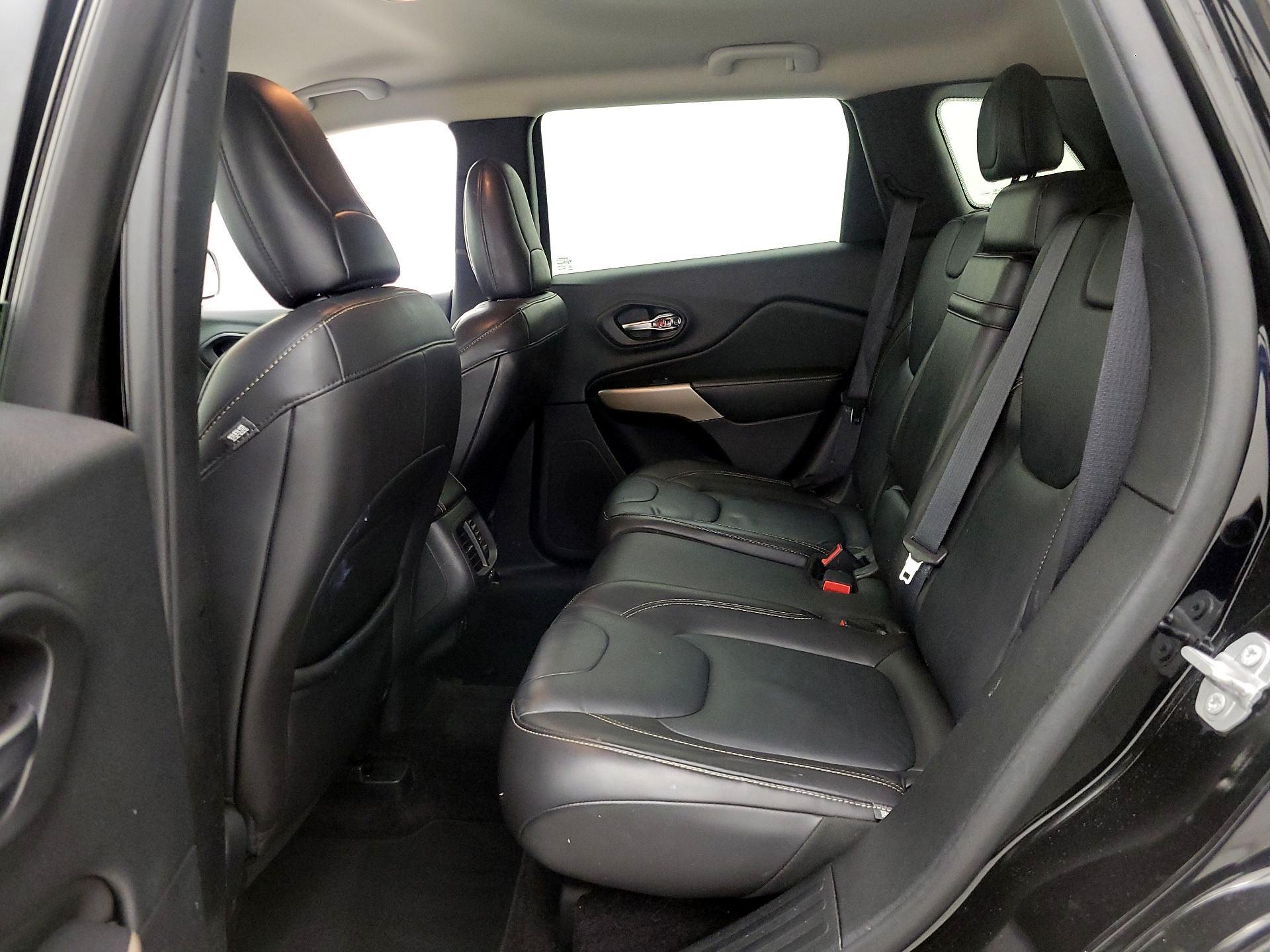 Thumbnail: 2017 Jeep Cherokee - 18