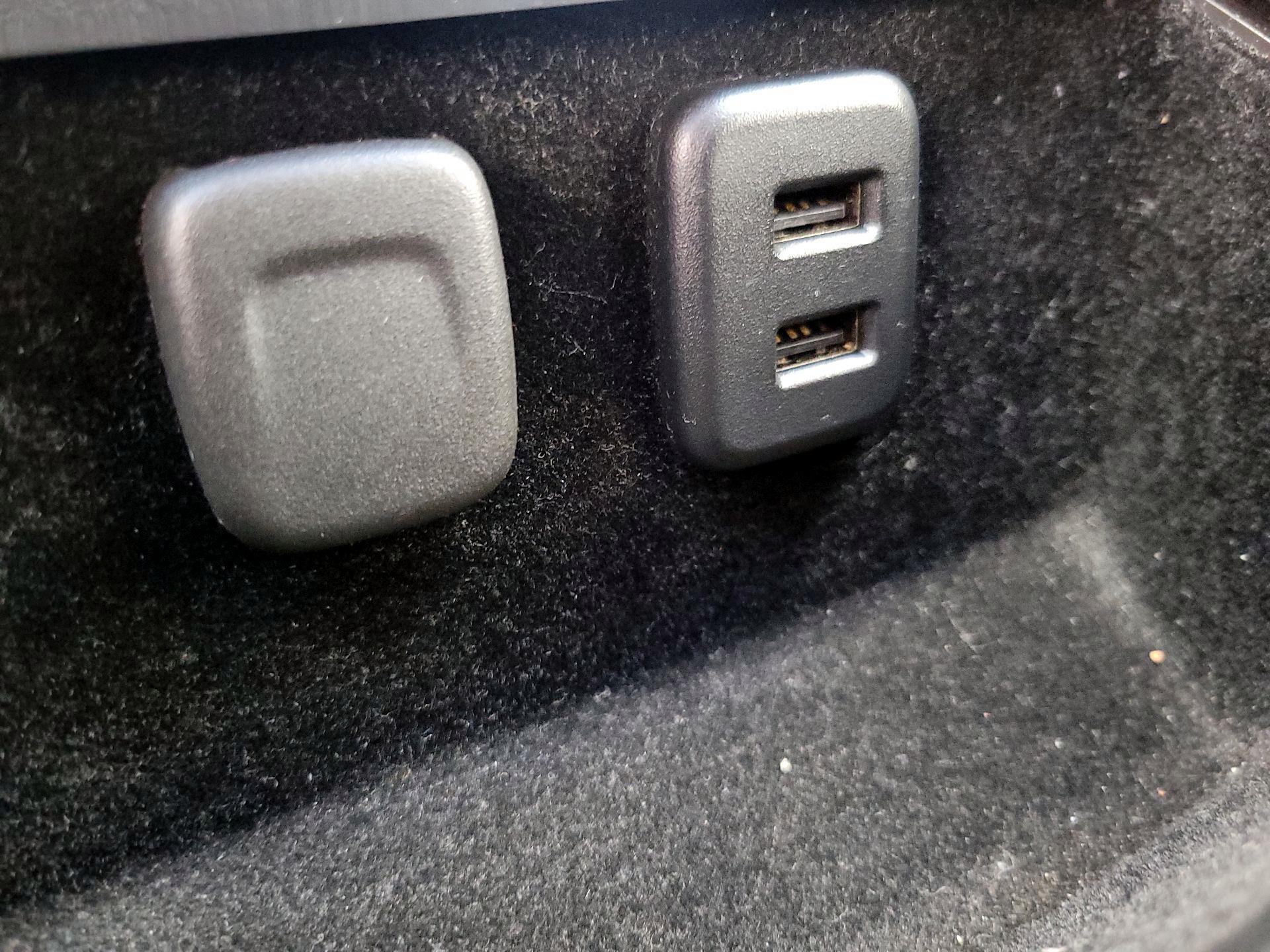 Thumbnail: 2017 Cadillac Escalade - 18