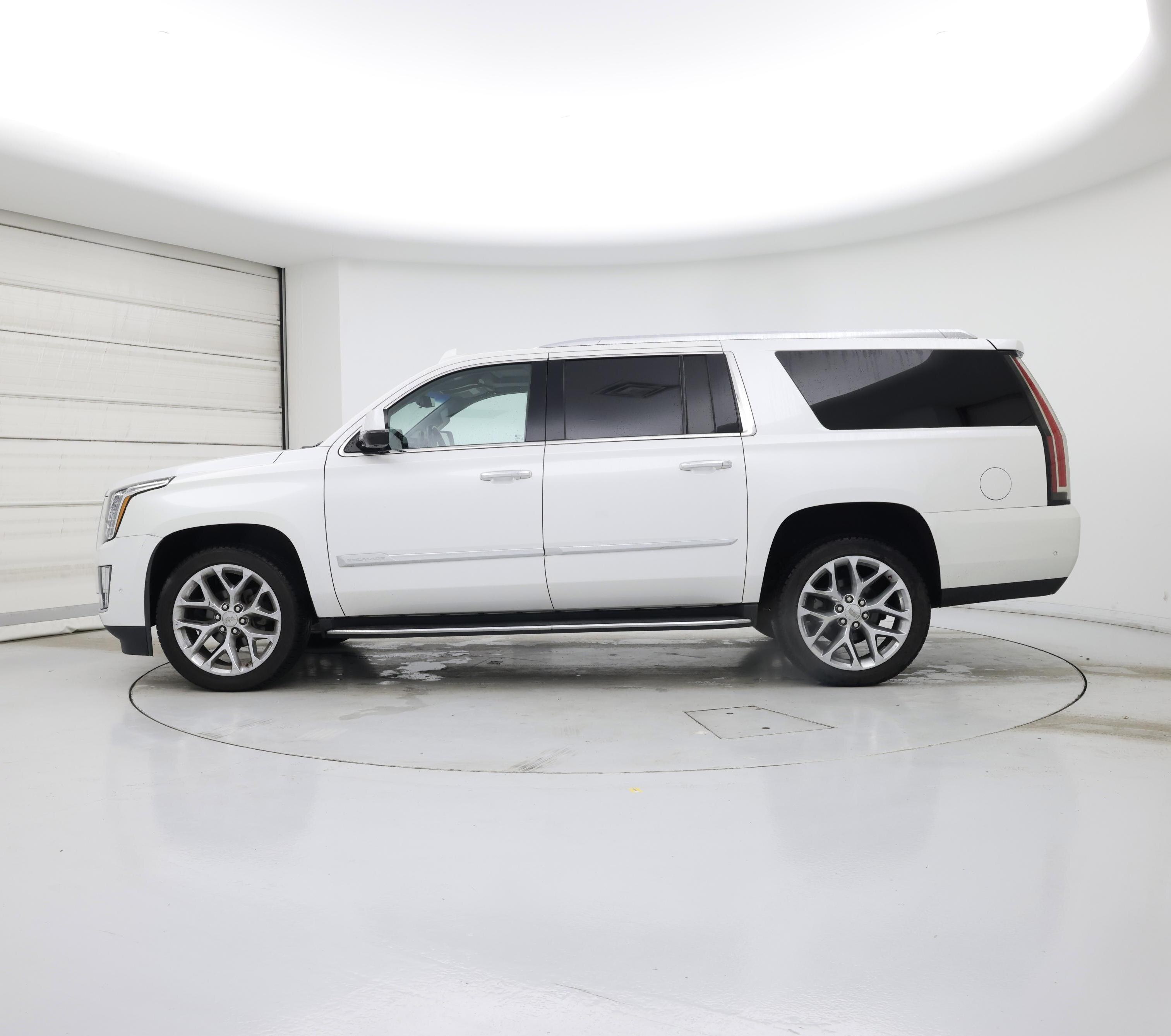 Thumbnail: 2017 Cadillac Escalade - 3