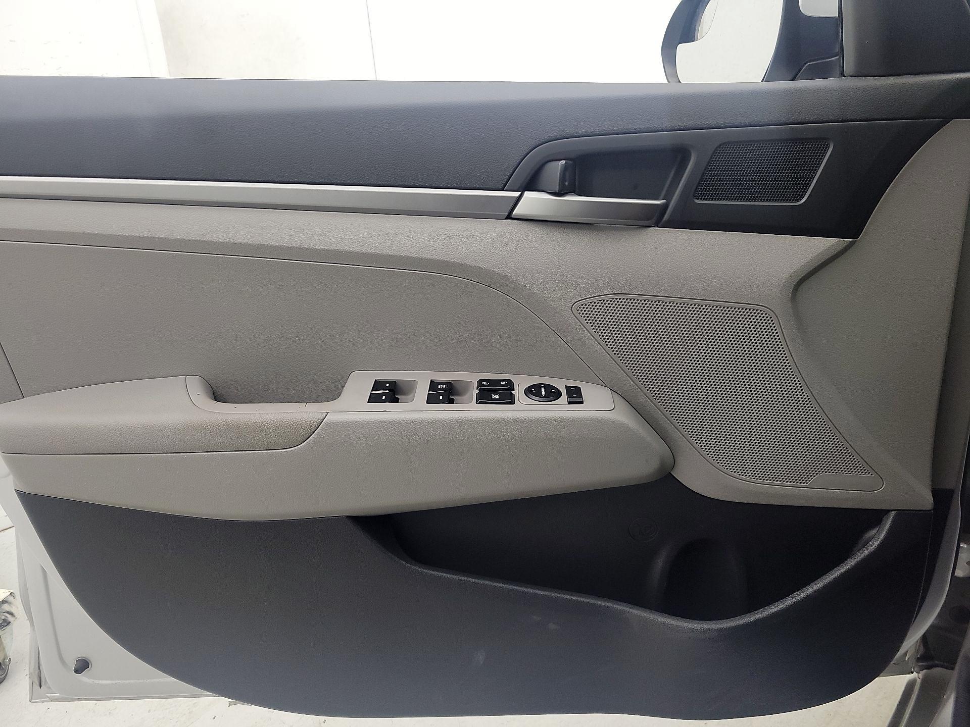 Thumbnail: 2017 Hyundai Elantra - 12