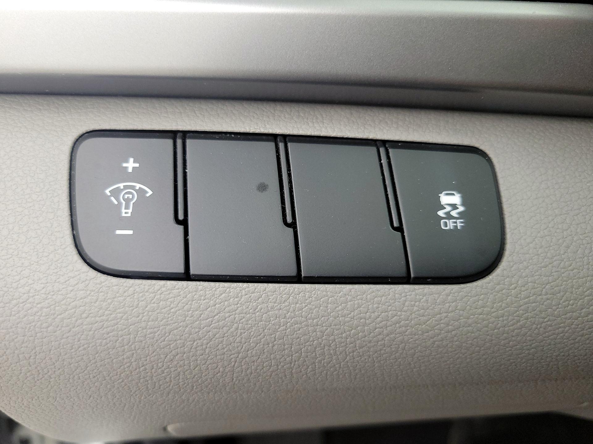 Thumbnail: 2017 Hyundai Elantra - 13