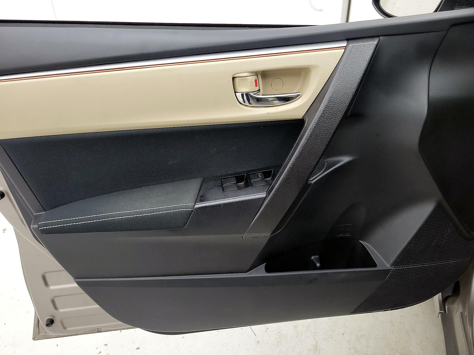 Thumbnail: 2015 Toyota Corolla - 12