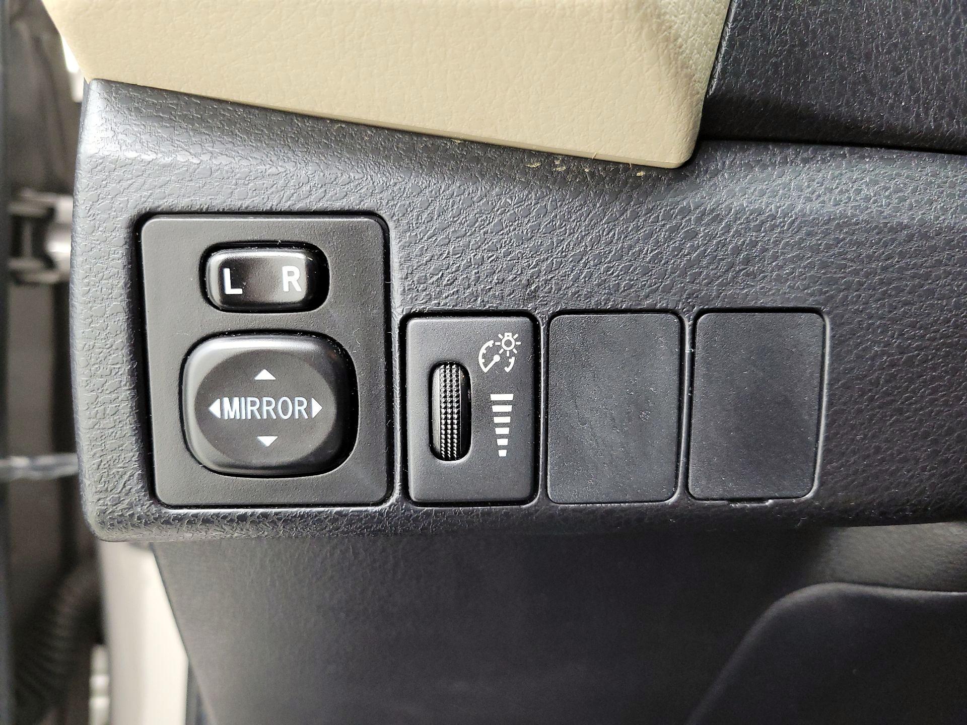 Thumbnail: 2015 Toyota Corolla - 13