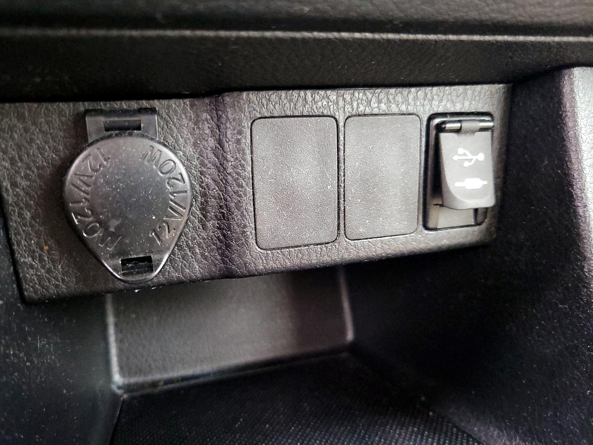 Thumbnail: 2015 Toyota Corolla - 18